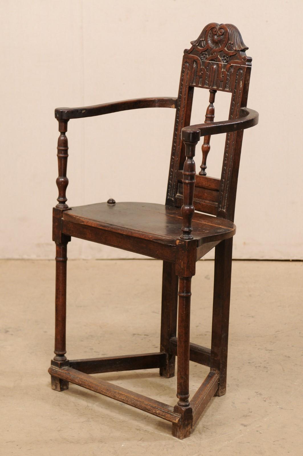 17th Century Spanish Carved Wood Armchair, Rectangular-Shape for a Room Corner 6