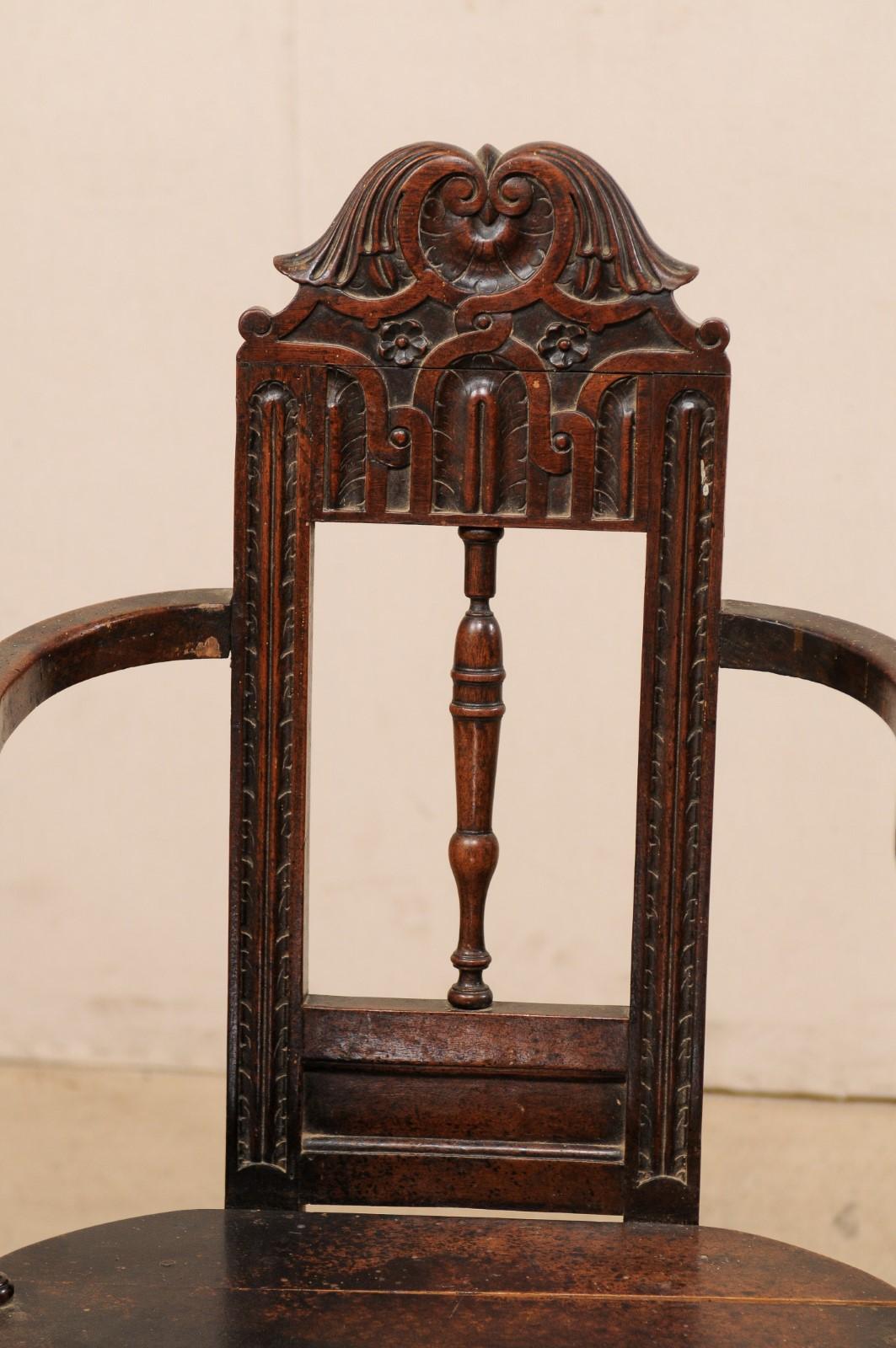 17th Century Spanish Carved Wood Armchair, Rectangular-Shape for a Room Corner 7