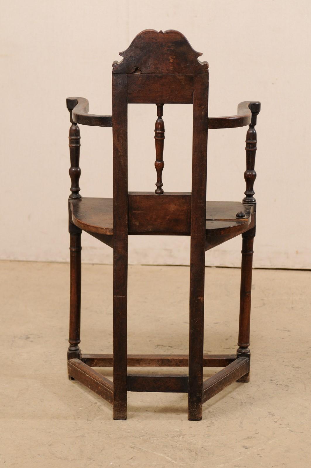 17th Century Spanish Carved Wood Armchair, Rectangular-Shape for a Room Corner 3