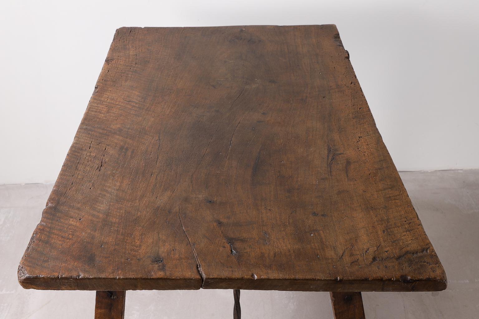 17th Century Spanish Writing Table with Fasteners in Walnut 5