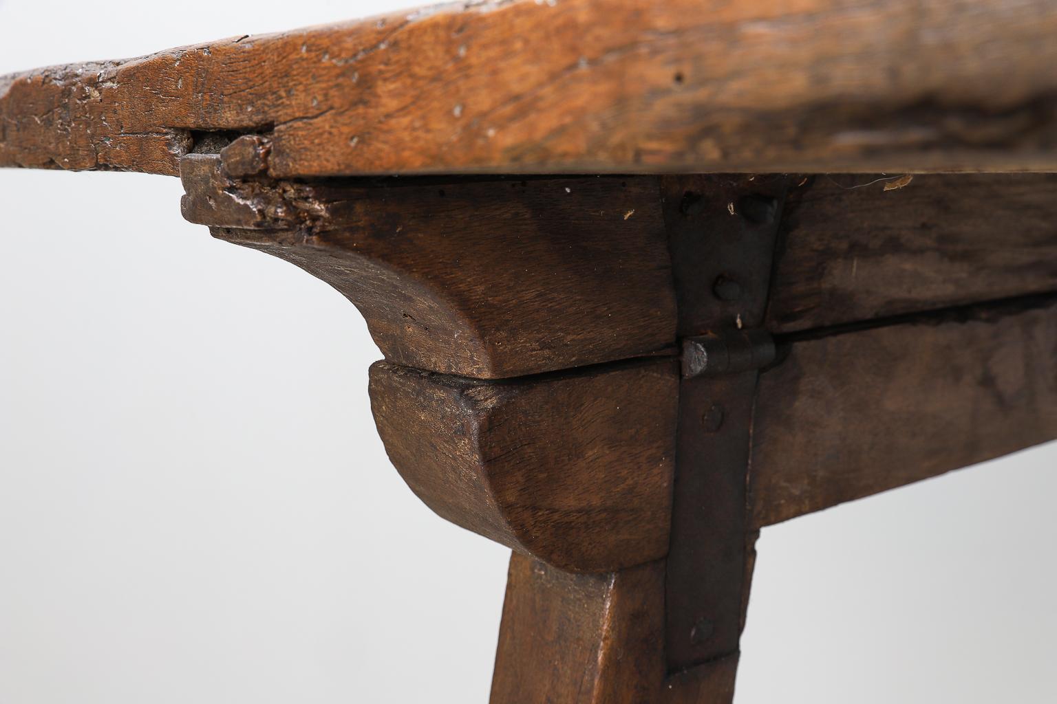 17th Century Spanish Writing Table with Fasteners in Walnut 6