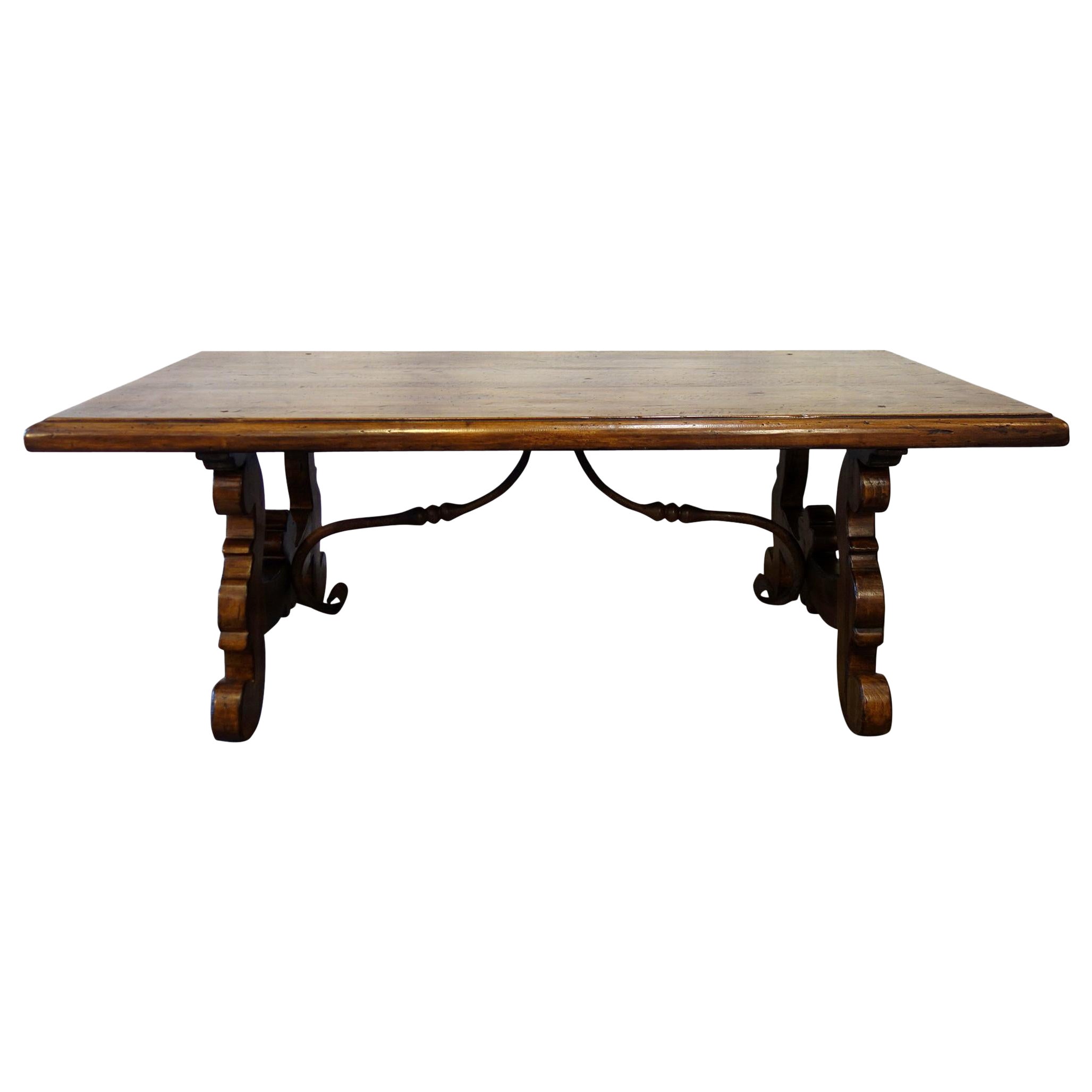 Mesa de centro de nogal macizo italiano estilo s. XVII 60x34 opciones de acabado y tamaño