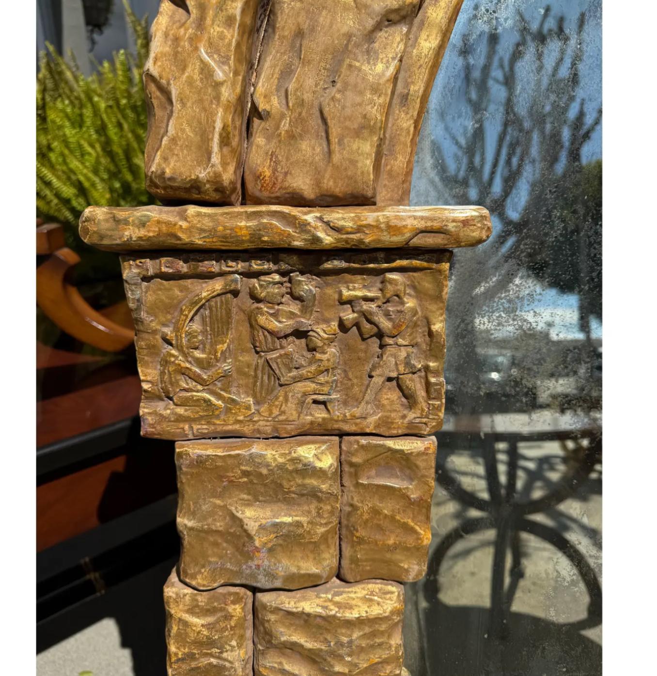 Gothique Miroir à frise en bois doré de château romain du 17e siècle par Gustav Carroll en vente