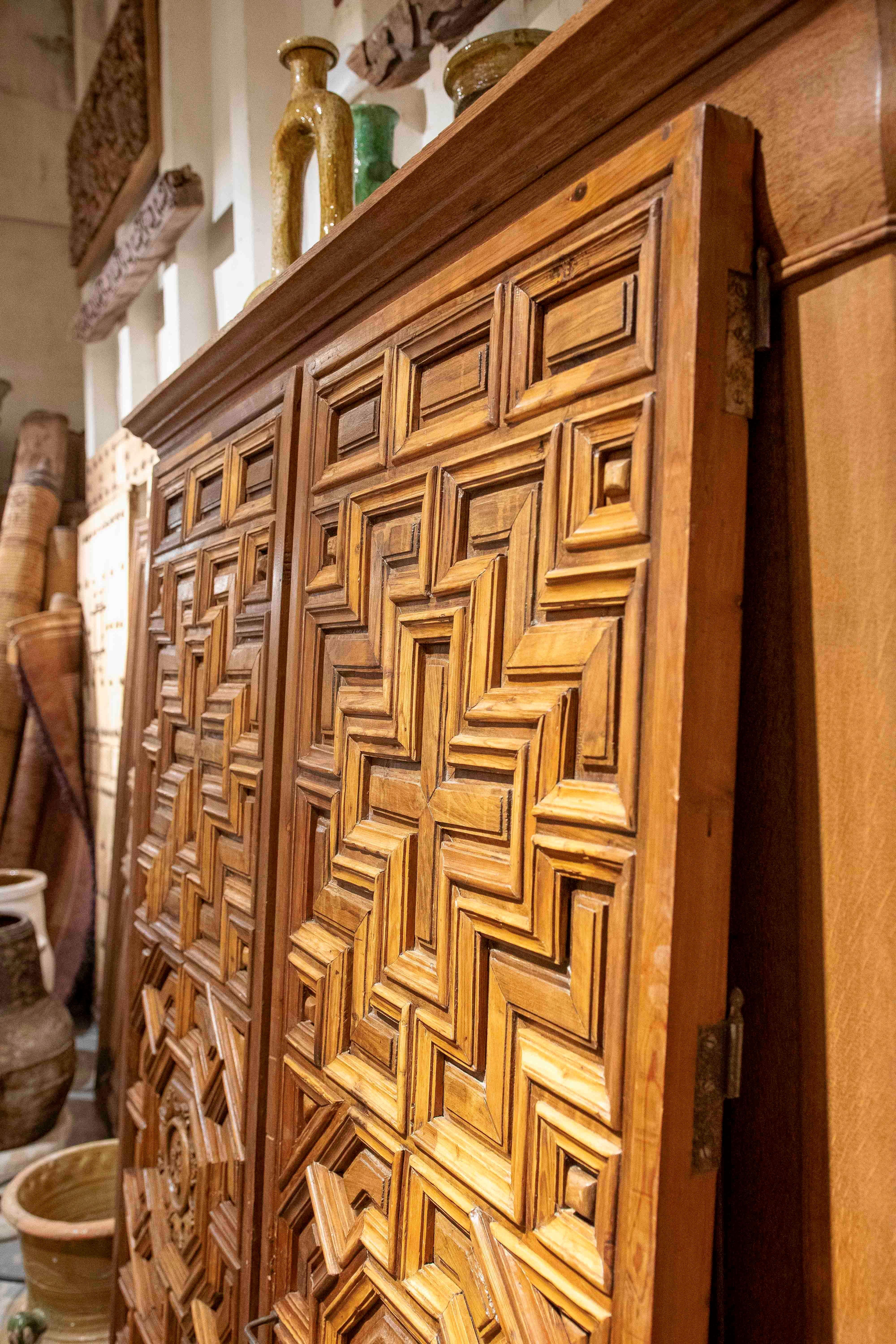 17th Carved Wooden Door with Mudejar Geometric Motif and Central Emblem For Sale 5