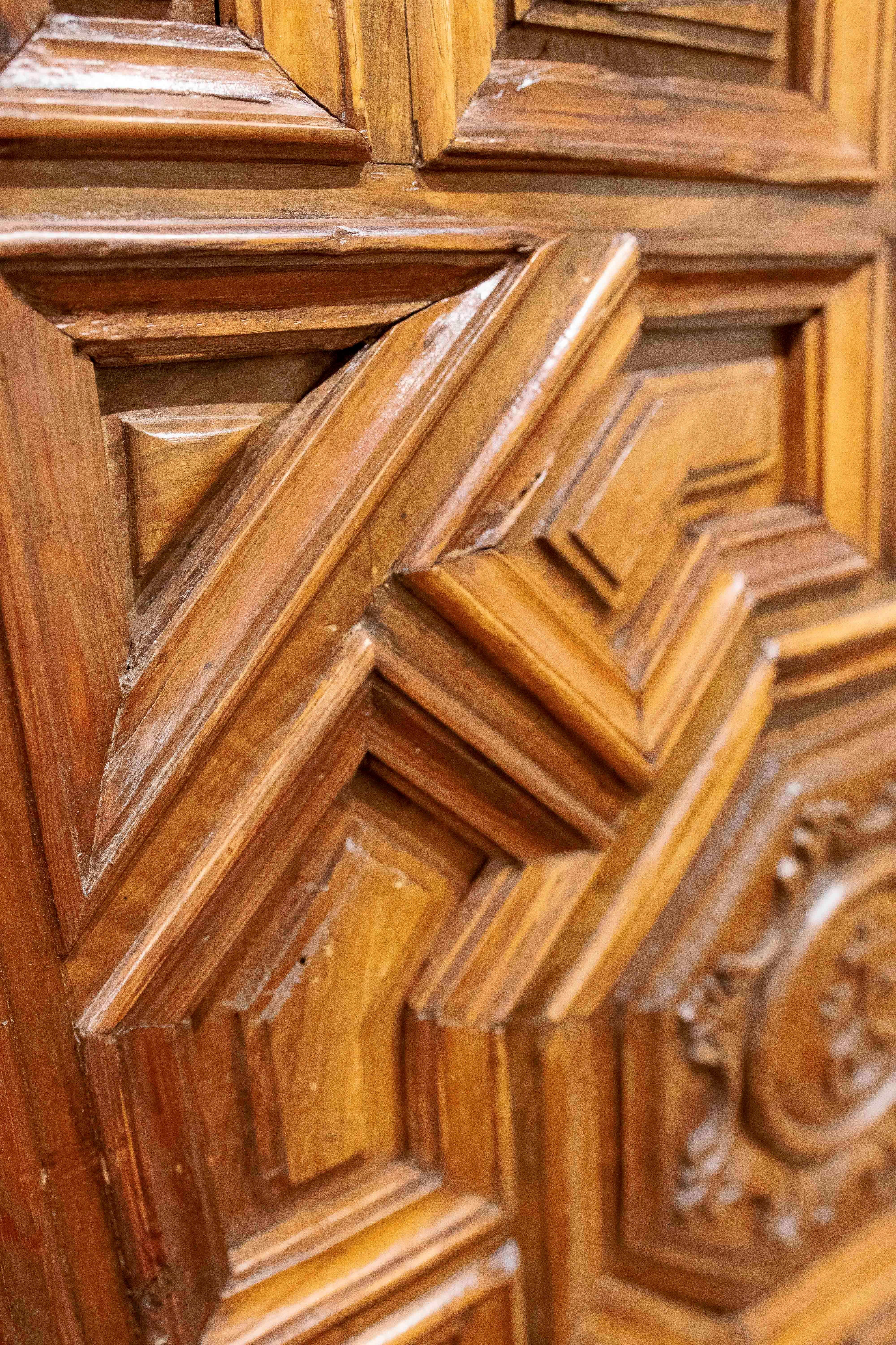17th Carved Wooden Door with Mudejar Geometric Motif and Central Emblem For Sale 3
