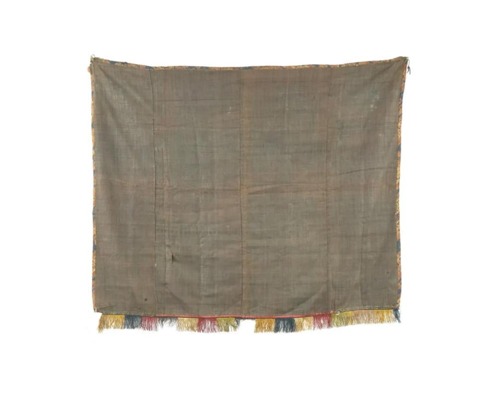 Inconnu Textile brodé de la dynastie perse Safavid du XVIIe siècle en vente