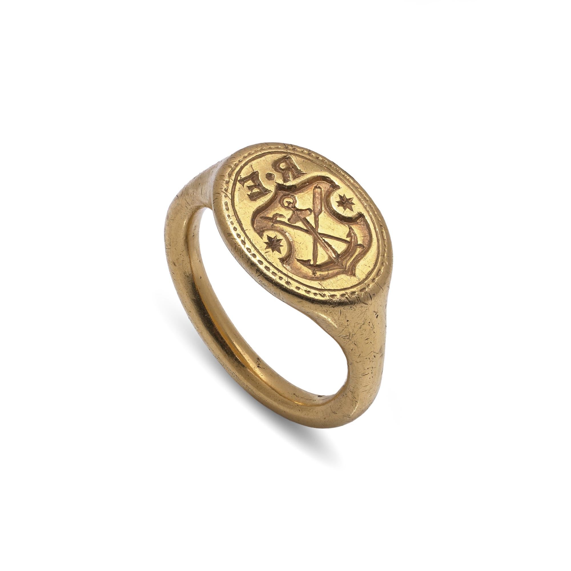 Anello con sigillo inciso in oro 21kt del XVII secolo con ancora e stemma della Guild in vendita 1