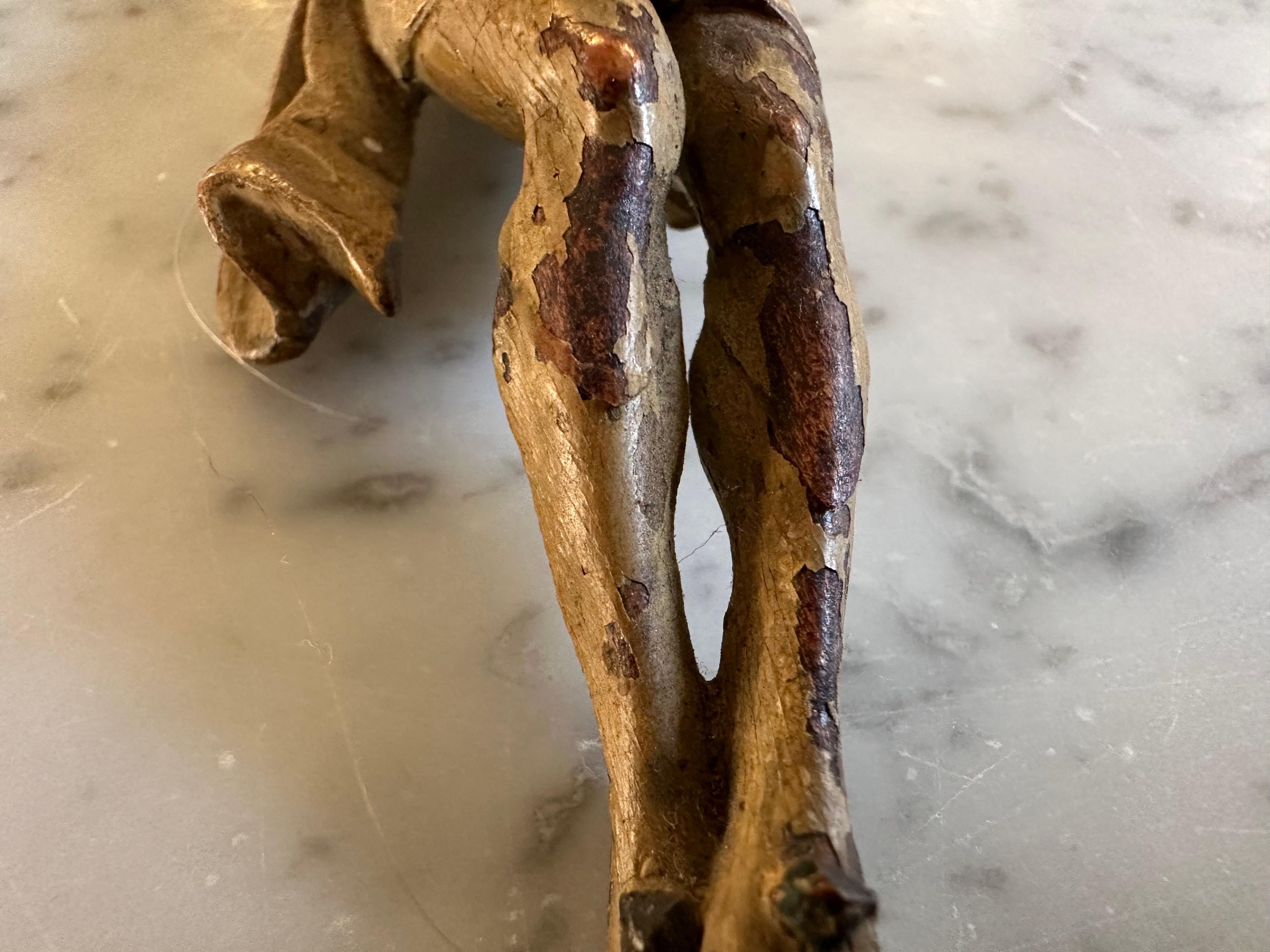 Torse de Christ en bois alpin du 17e siècle avec traces polychromes en vente 4