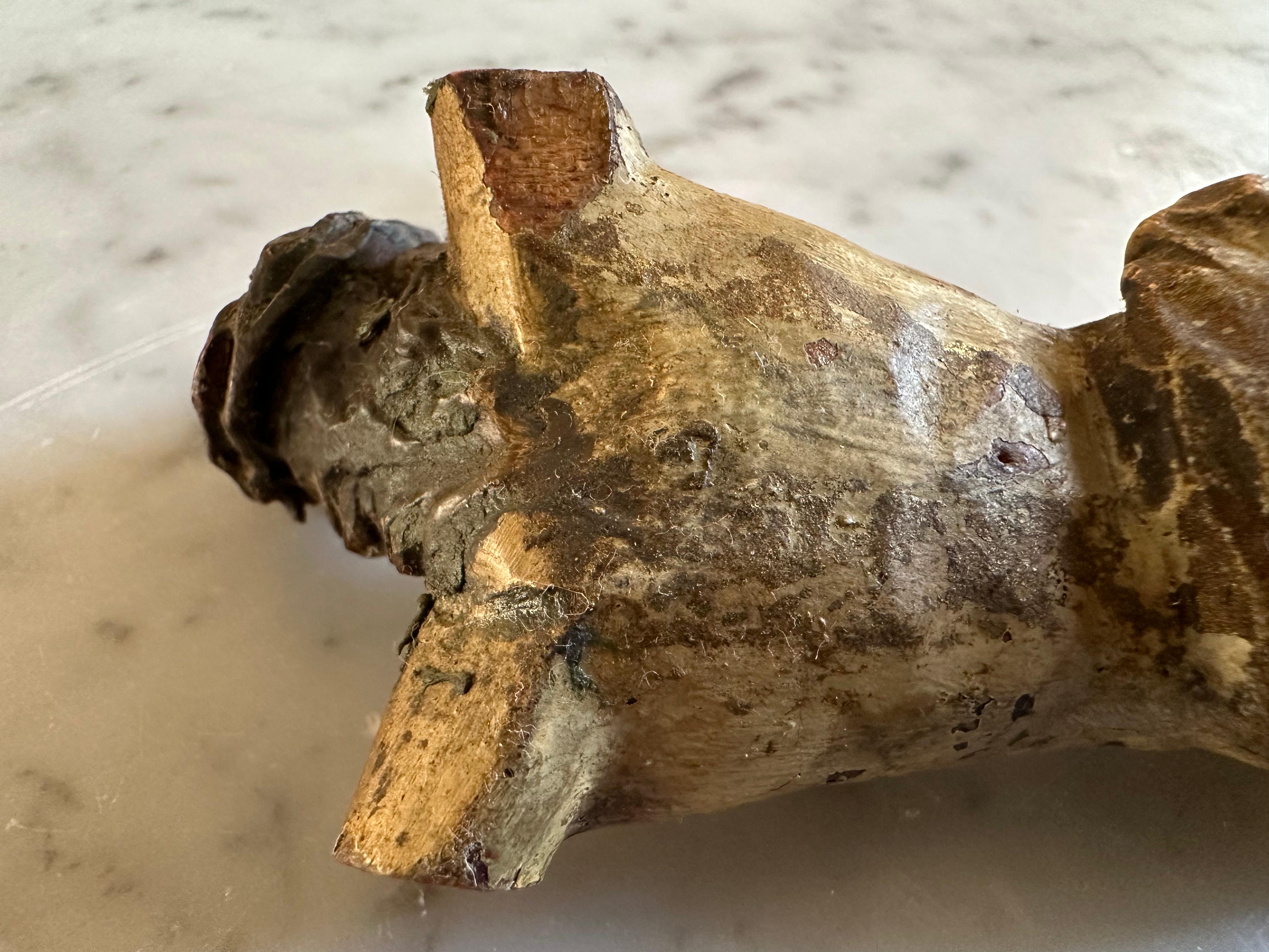 Torse de Christ en bois alpin du 17e siècle avec traces polychromes en vente 6