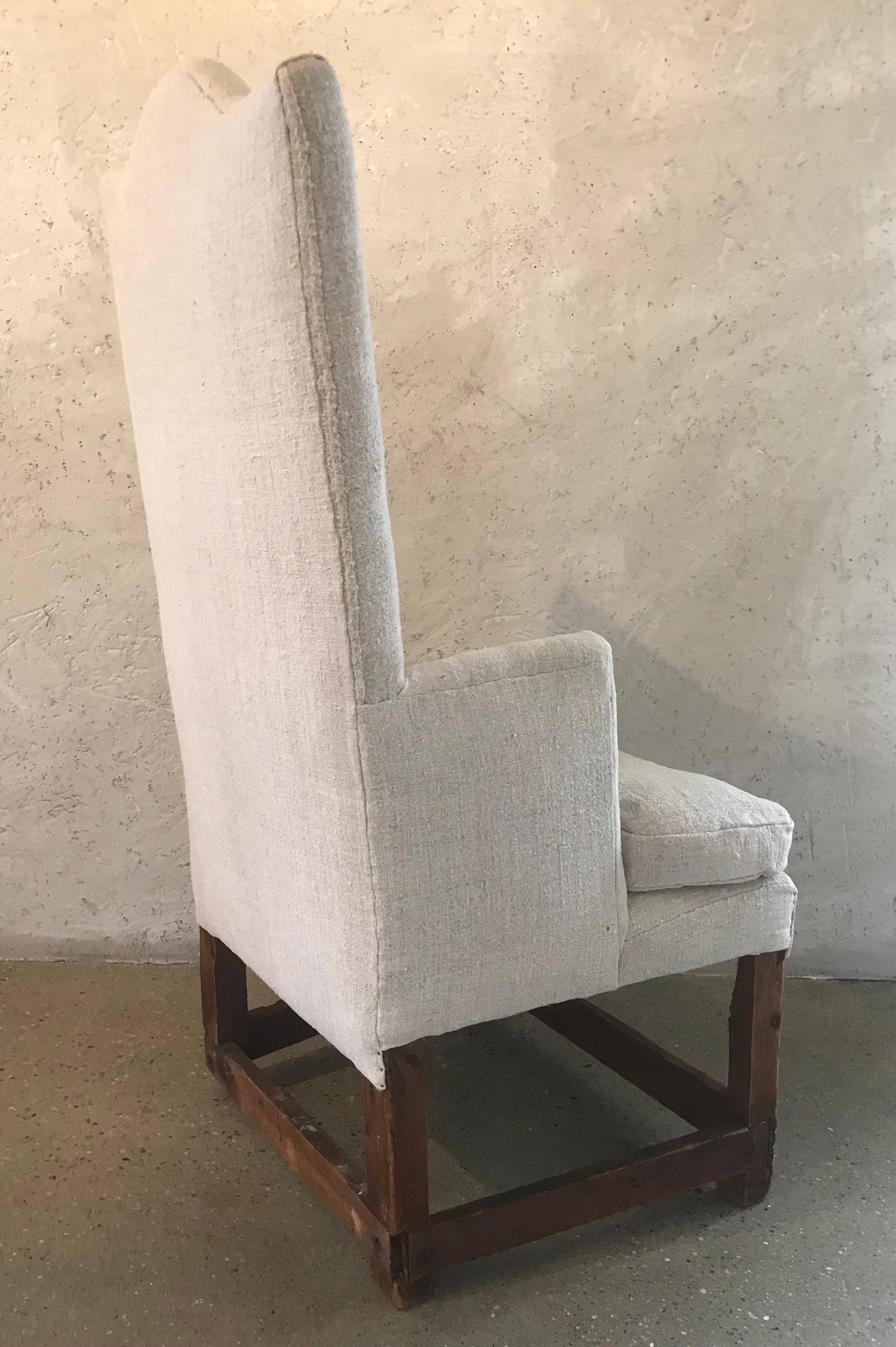 Hand-Carved 17th Century American High Back Hall Chair in Period Linen