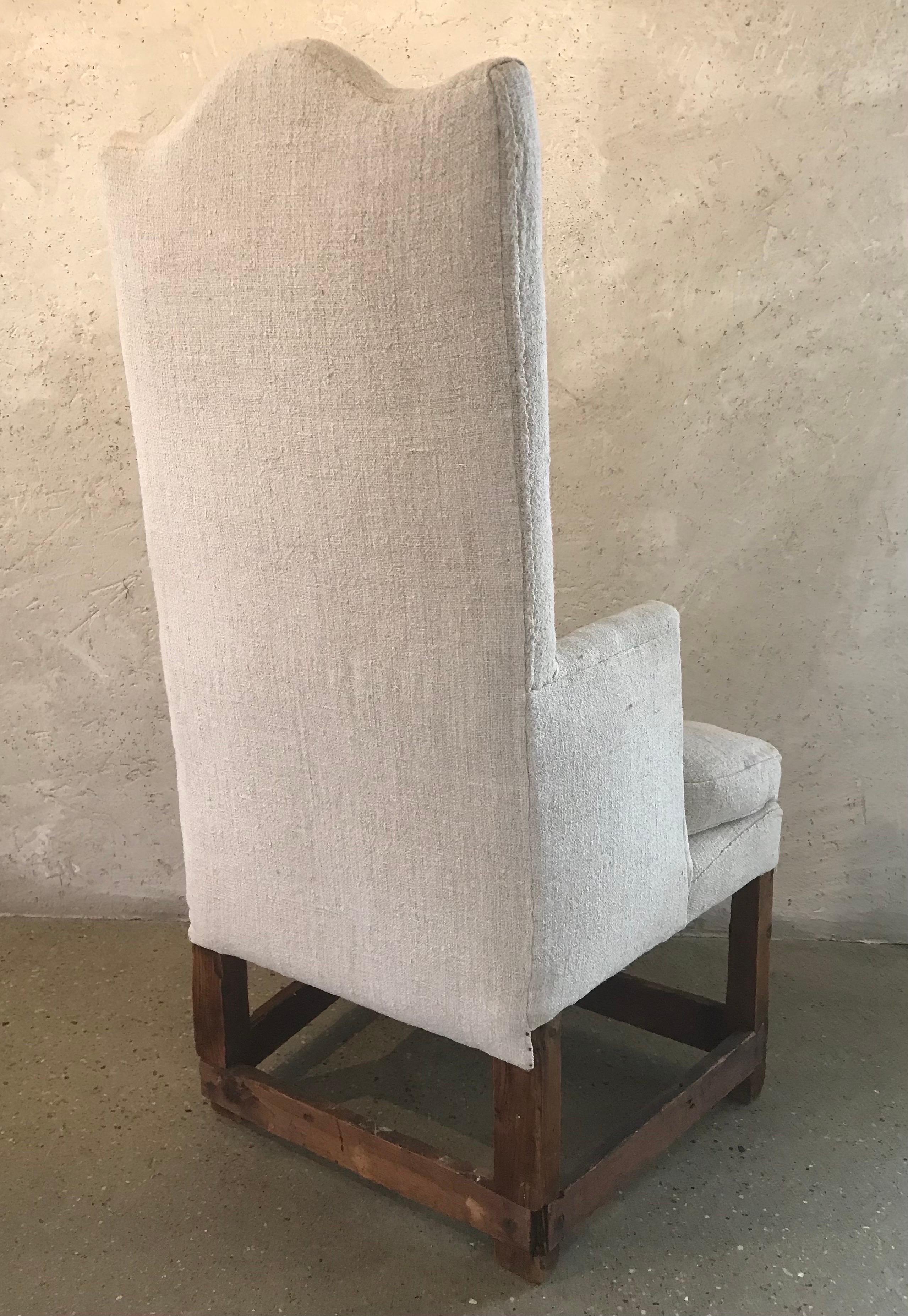 17th Century American High Back Hall Chair in Period Linen For Sale 1