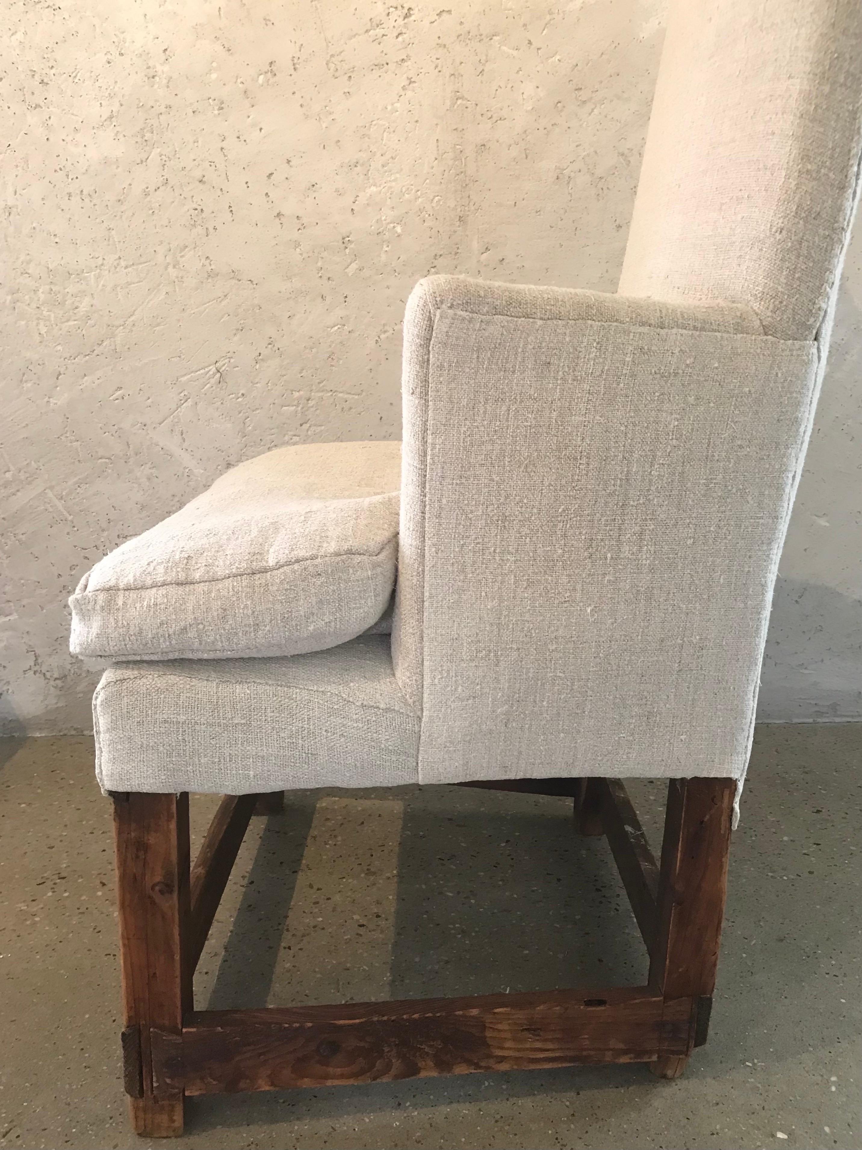 17th Century American High Back Hall Chair in Period Linen For Sale 2