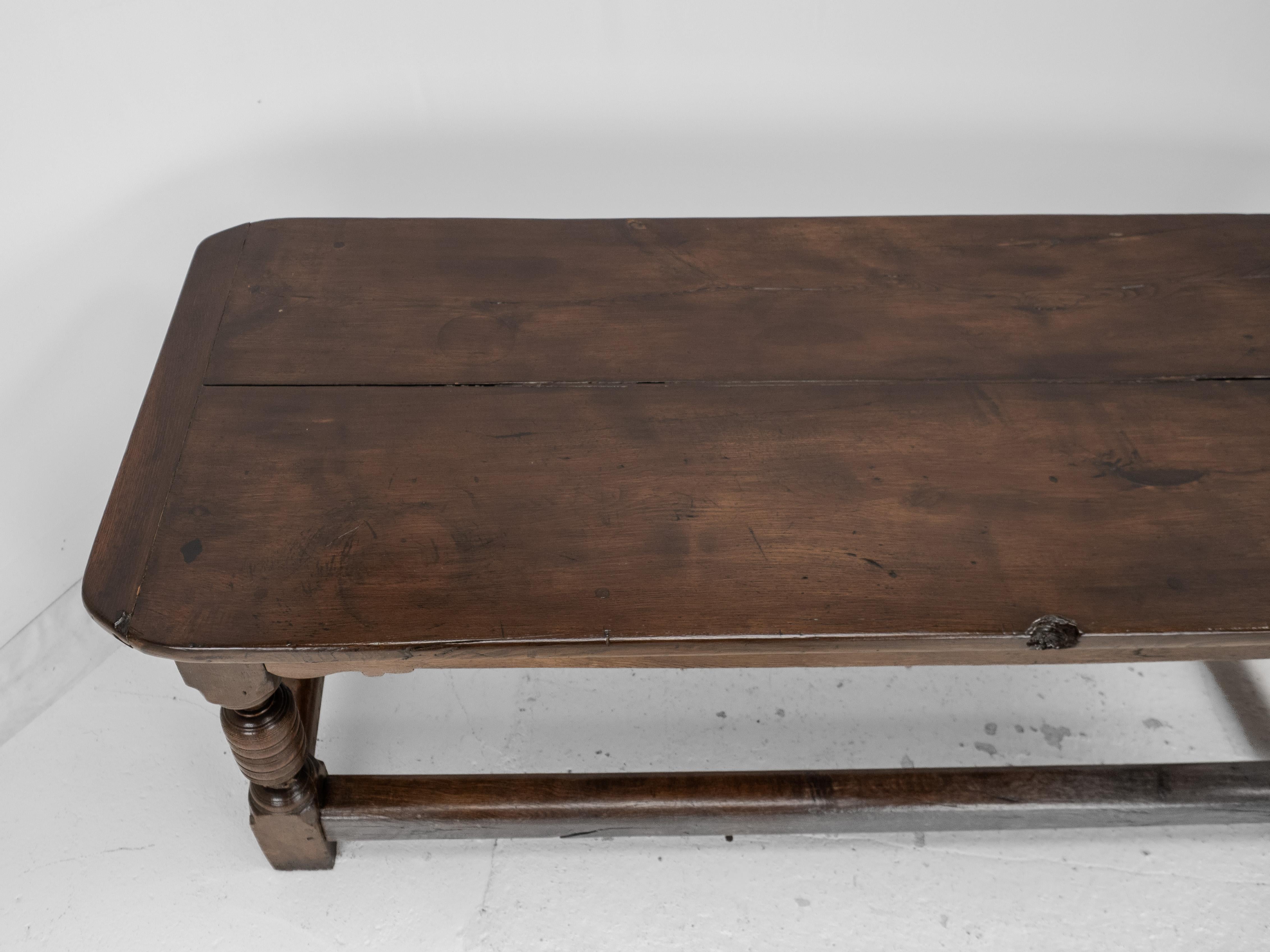 17th Century & Later Oak Refectory Dining Table – Country Farmhouse Kitchen en vente 4