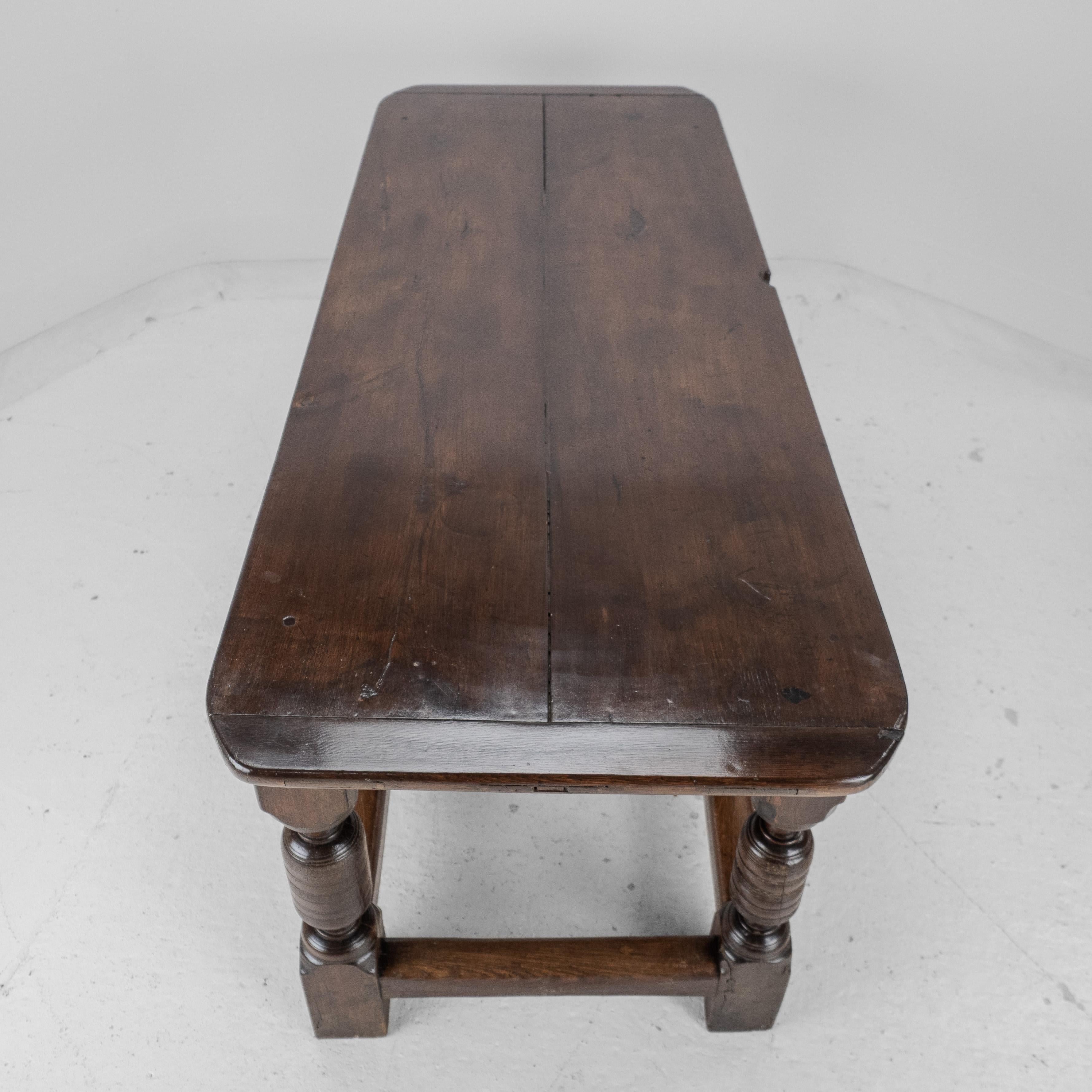 17th Century & Later Oak Refectory Dining Table – Country Farmhouse Kitchen en vente 6