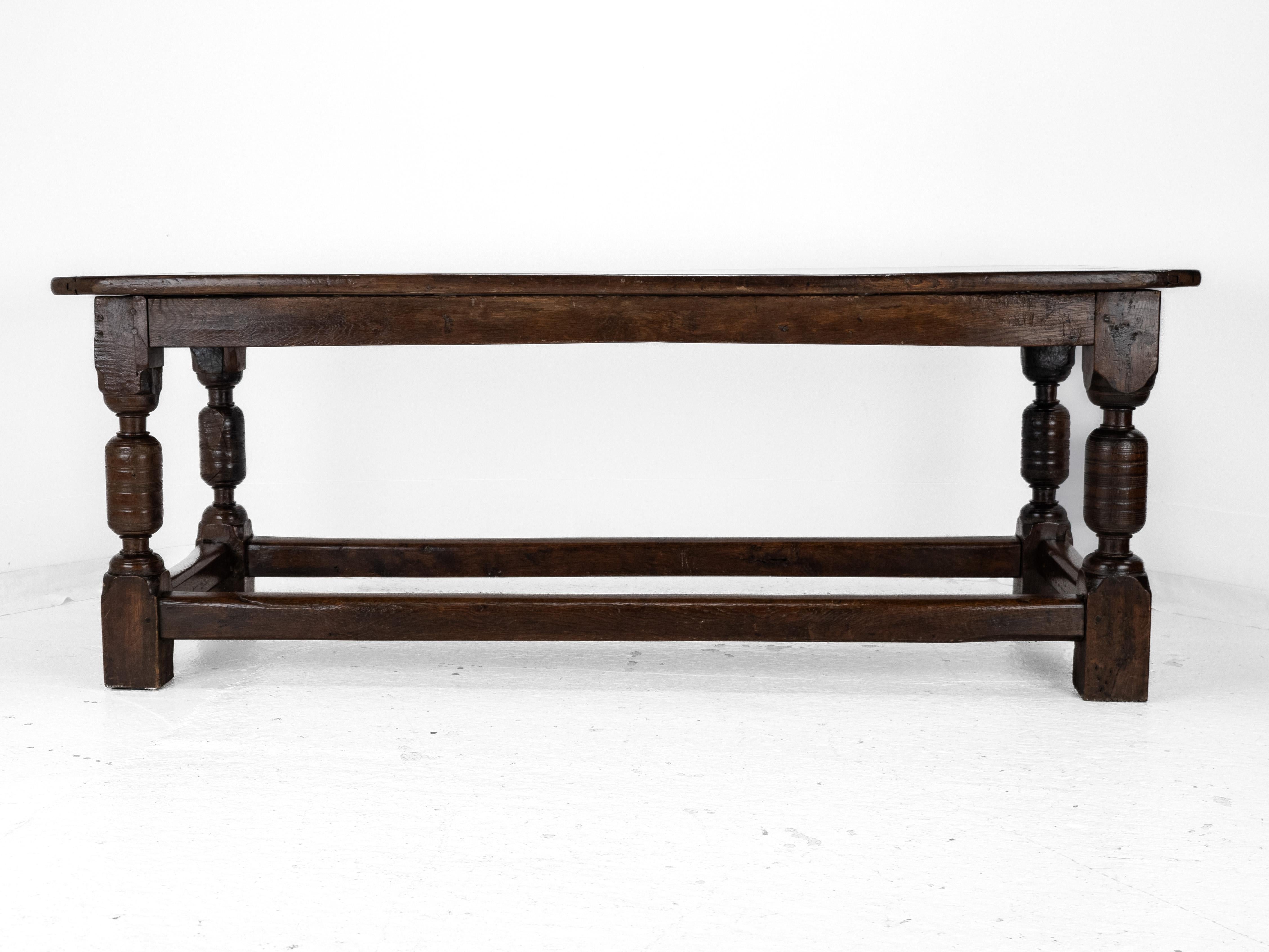 17th Century and Later Oak Refectory Dining Table in vendita 8