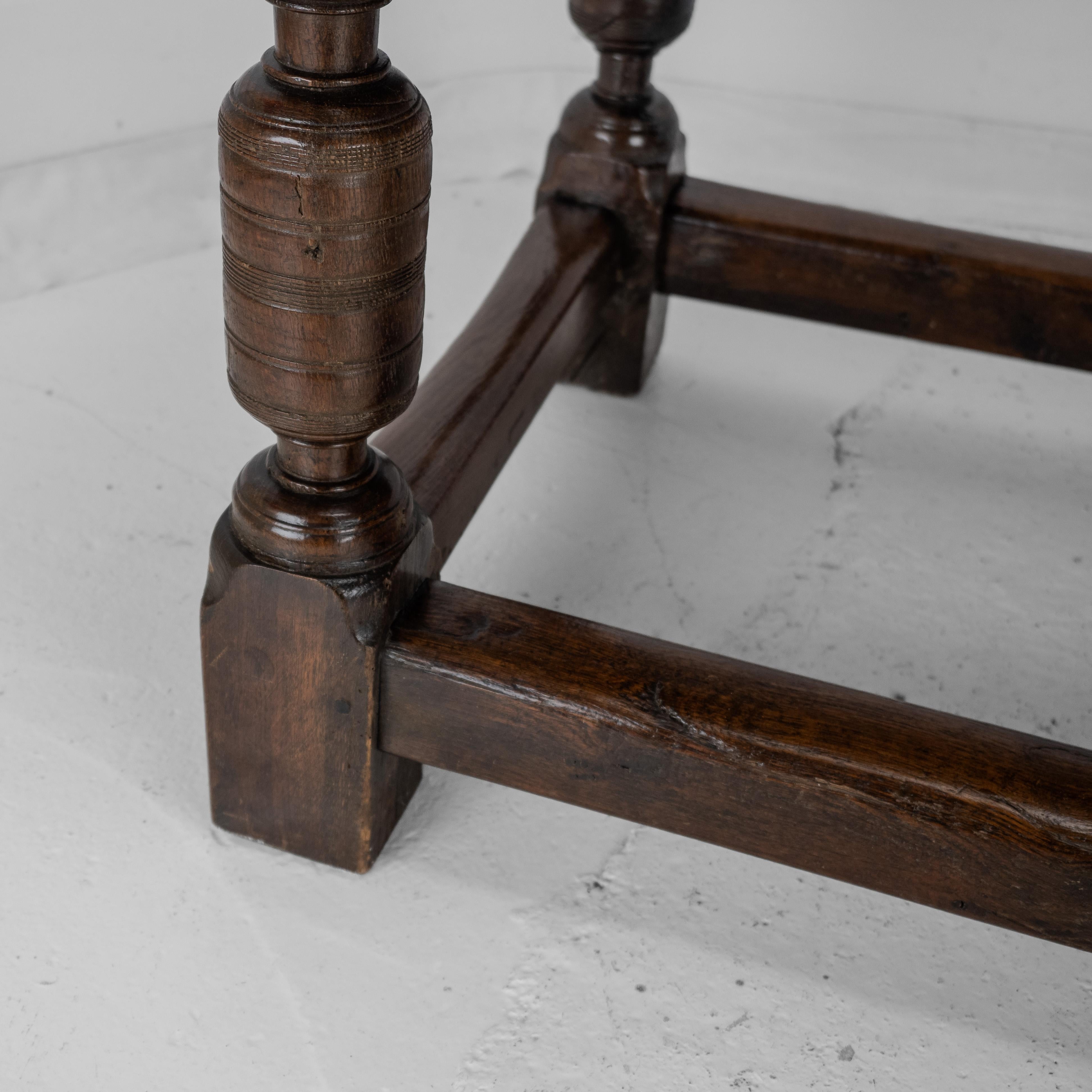 17th Century & Later Oak Refectory Dining Table – Country Farmhouse Kitchen en vente 12