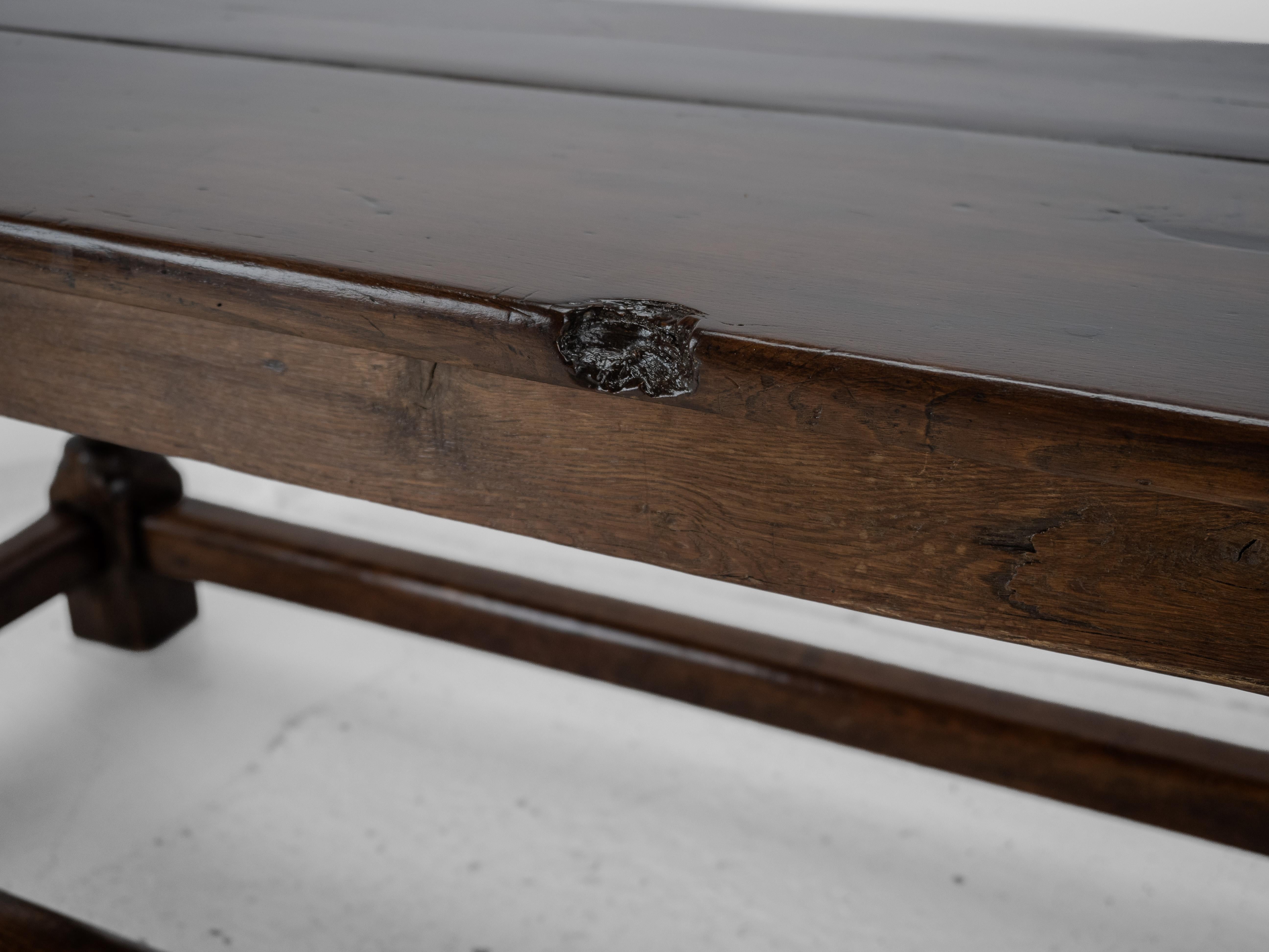 17th Century & Later Oak Refectory Dining Table – Country Farmhouse Kitchen en vente 13