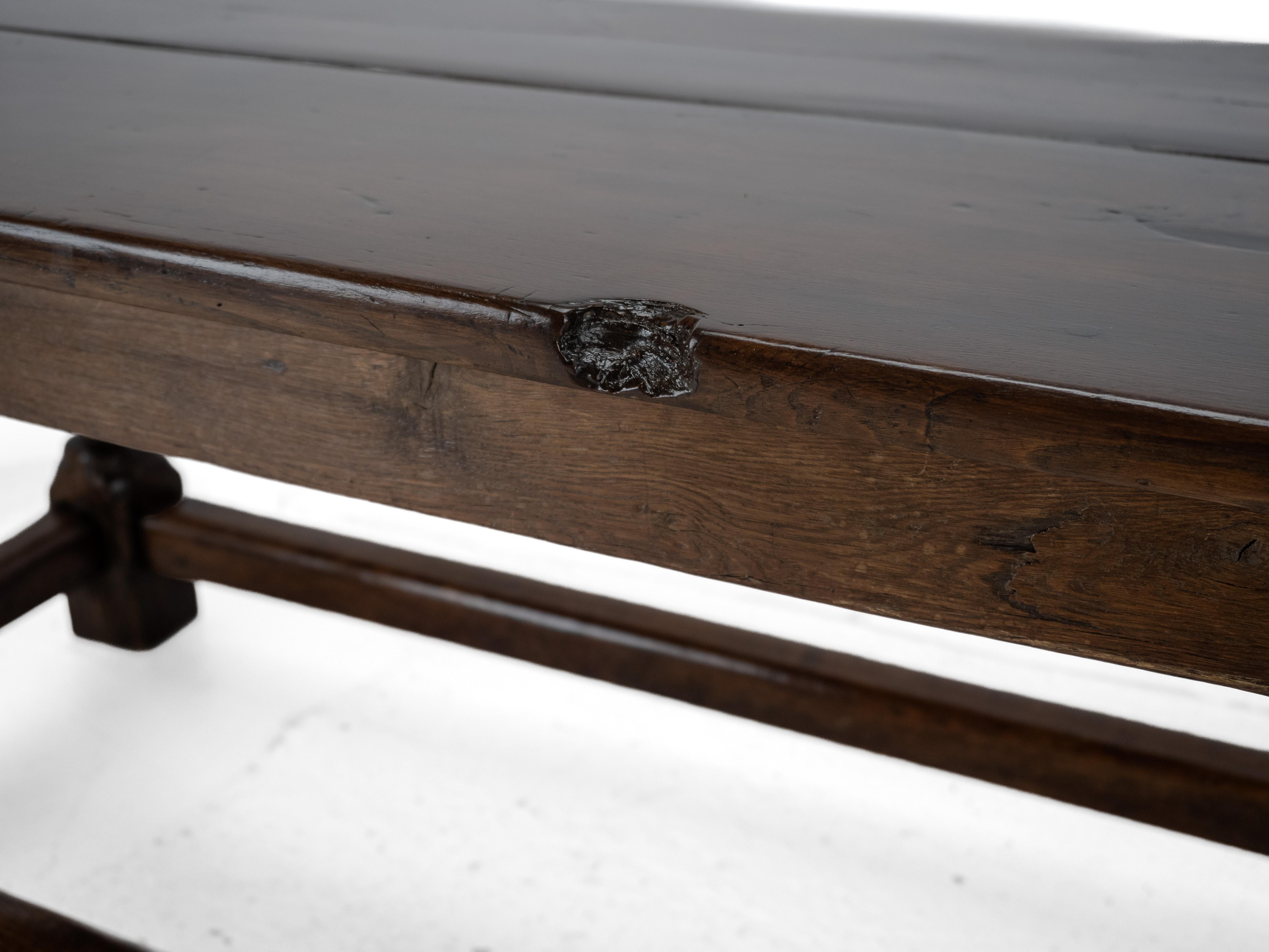 17th Century and Later Oak Refectory Dining Table in vendita 13