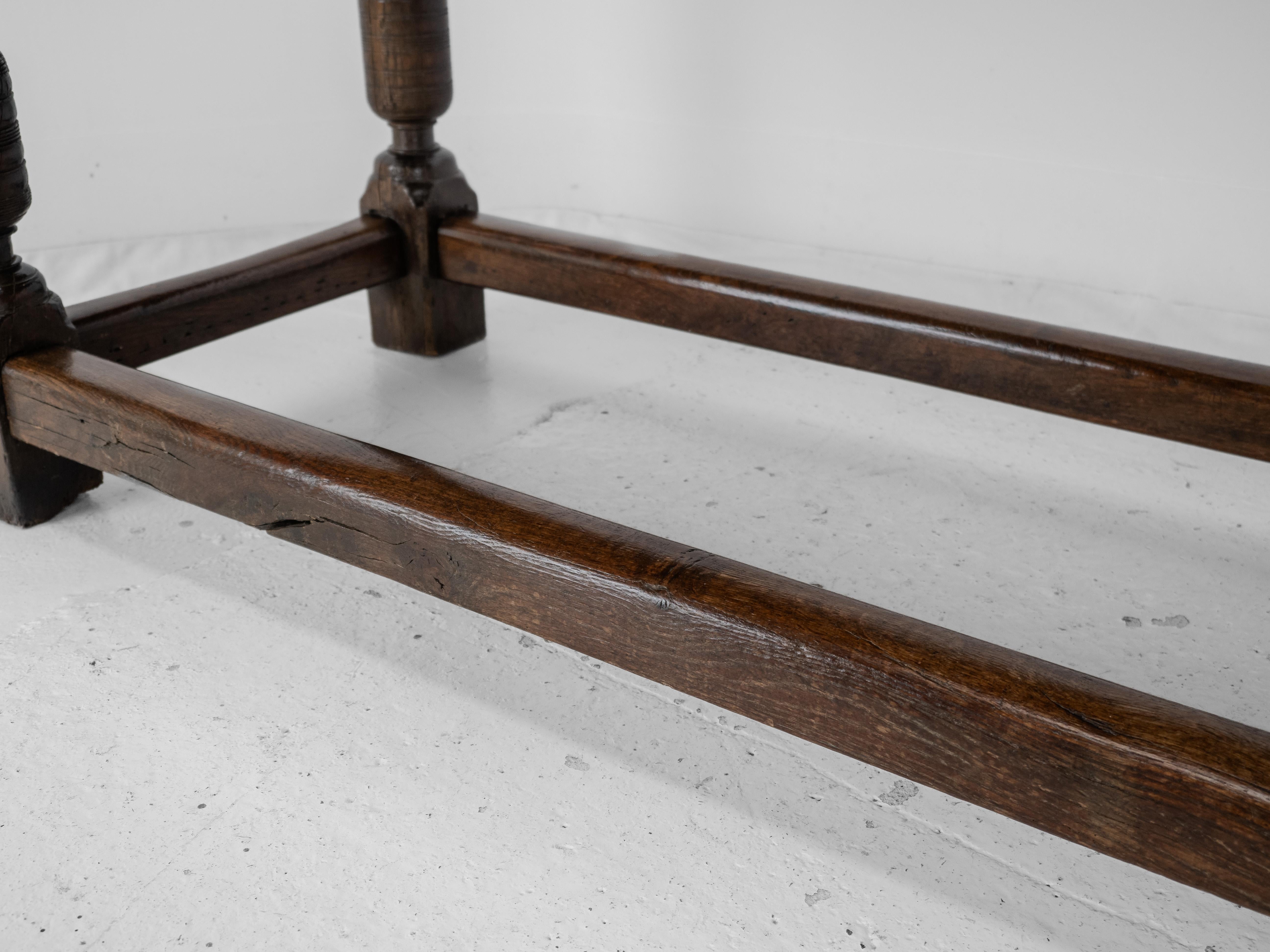 17th Century & Later Oak Refectory Dining Table – Country Farmhouse Kitchen en vente 14
