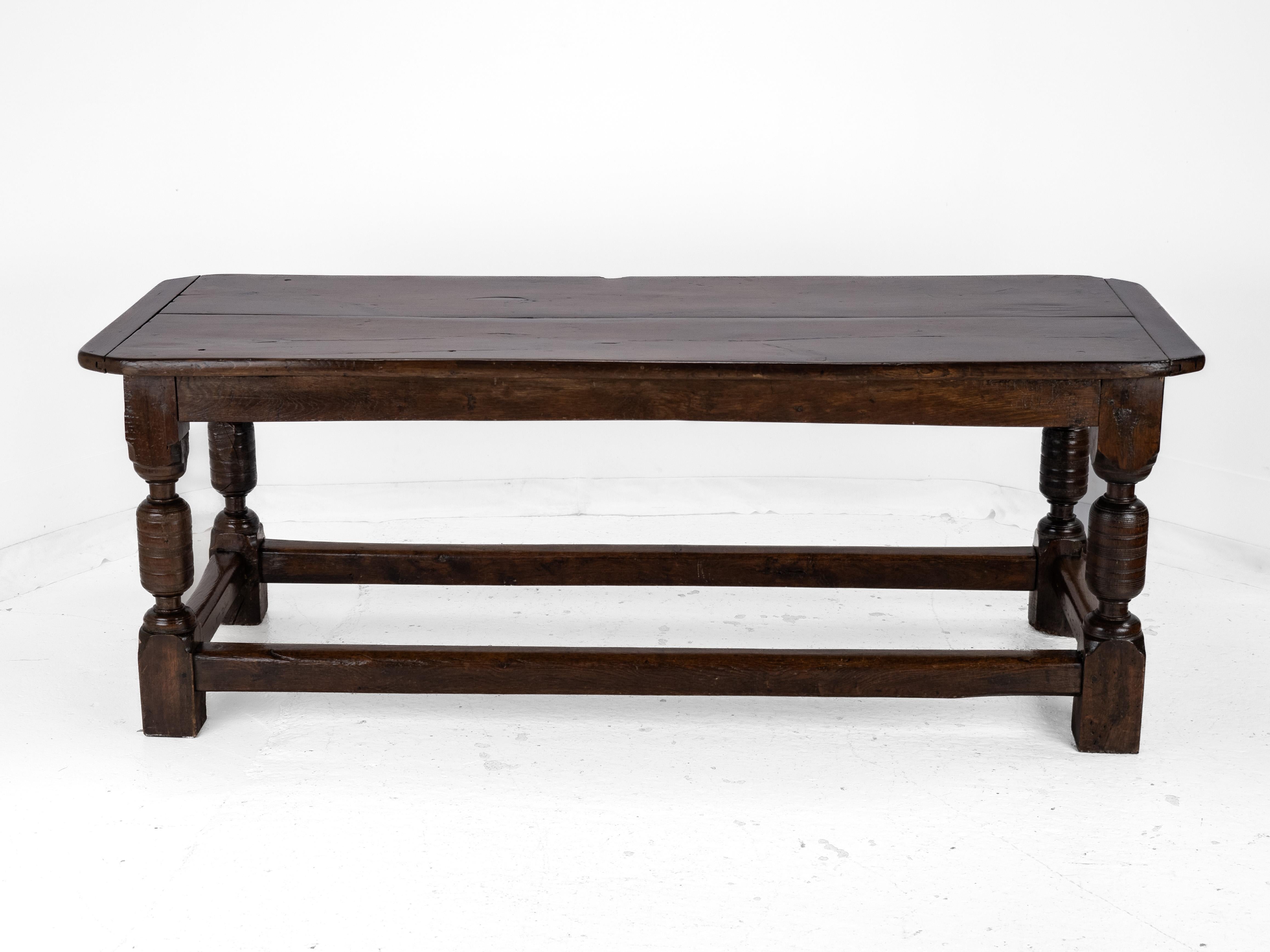 Inglese 17th Century and Later Oak Refectory Dining Table in vendita