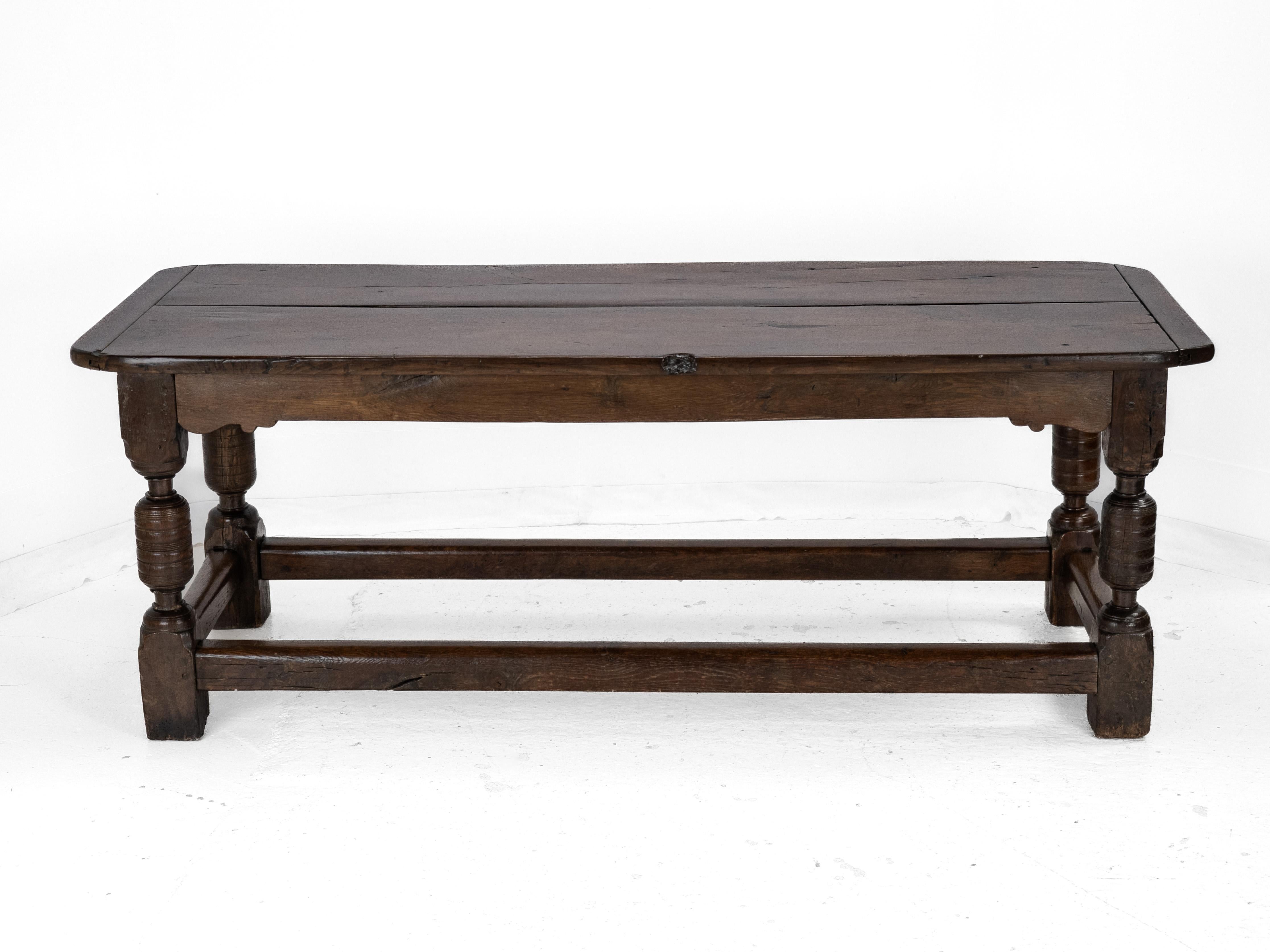 Fino al XVIII secolo 17th Century and Later Oak Refectory Dining Table in vendita