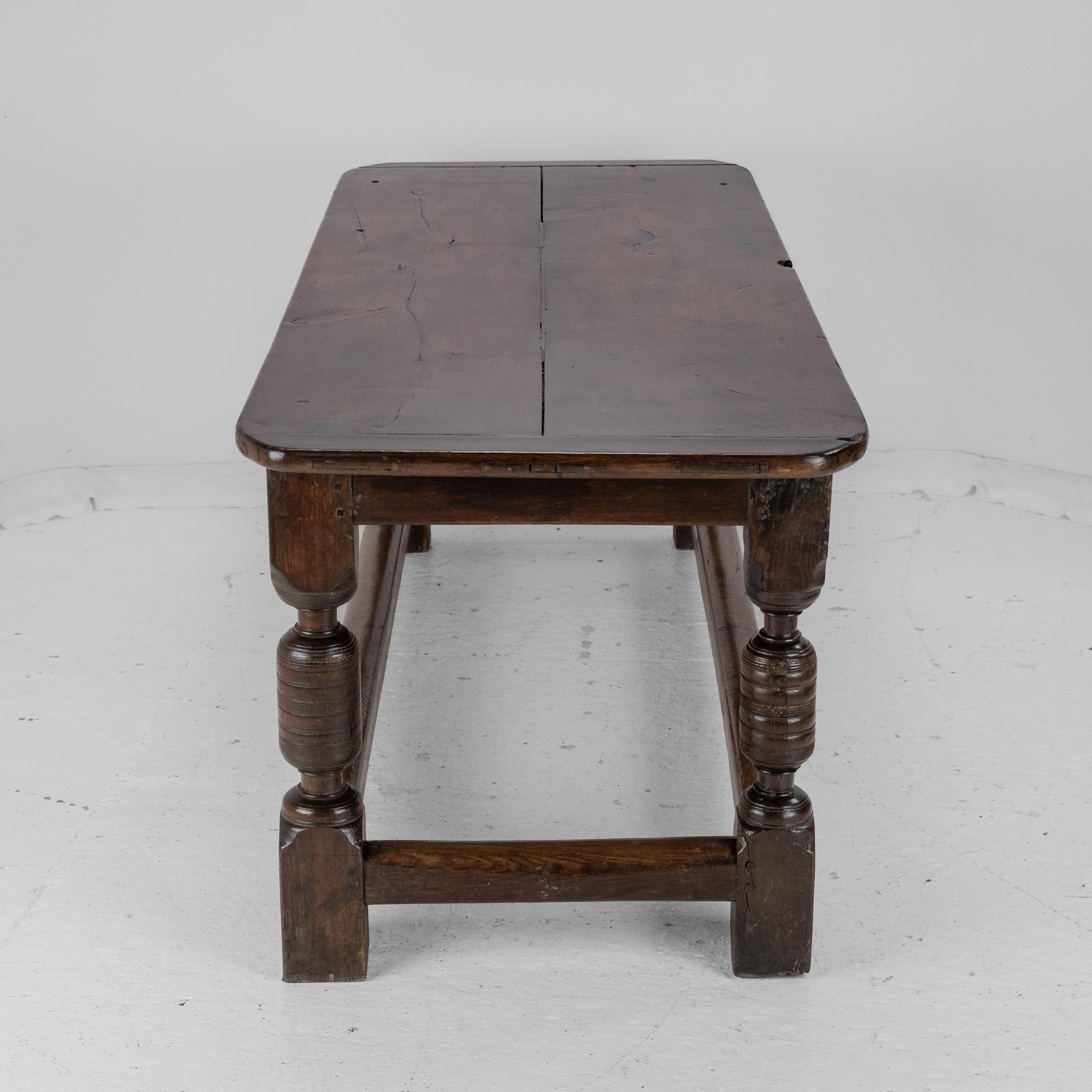 Chêne 17th Century & Later Oak Refectory Dining Table – Country Farmhouse Kitchen en vente