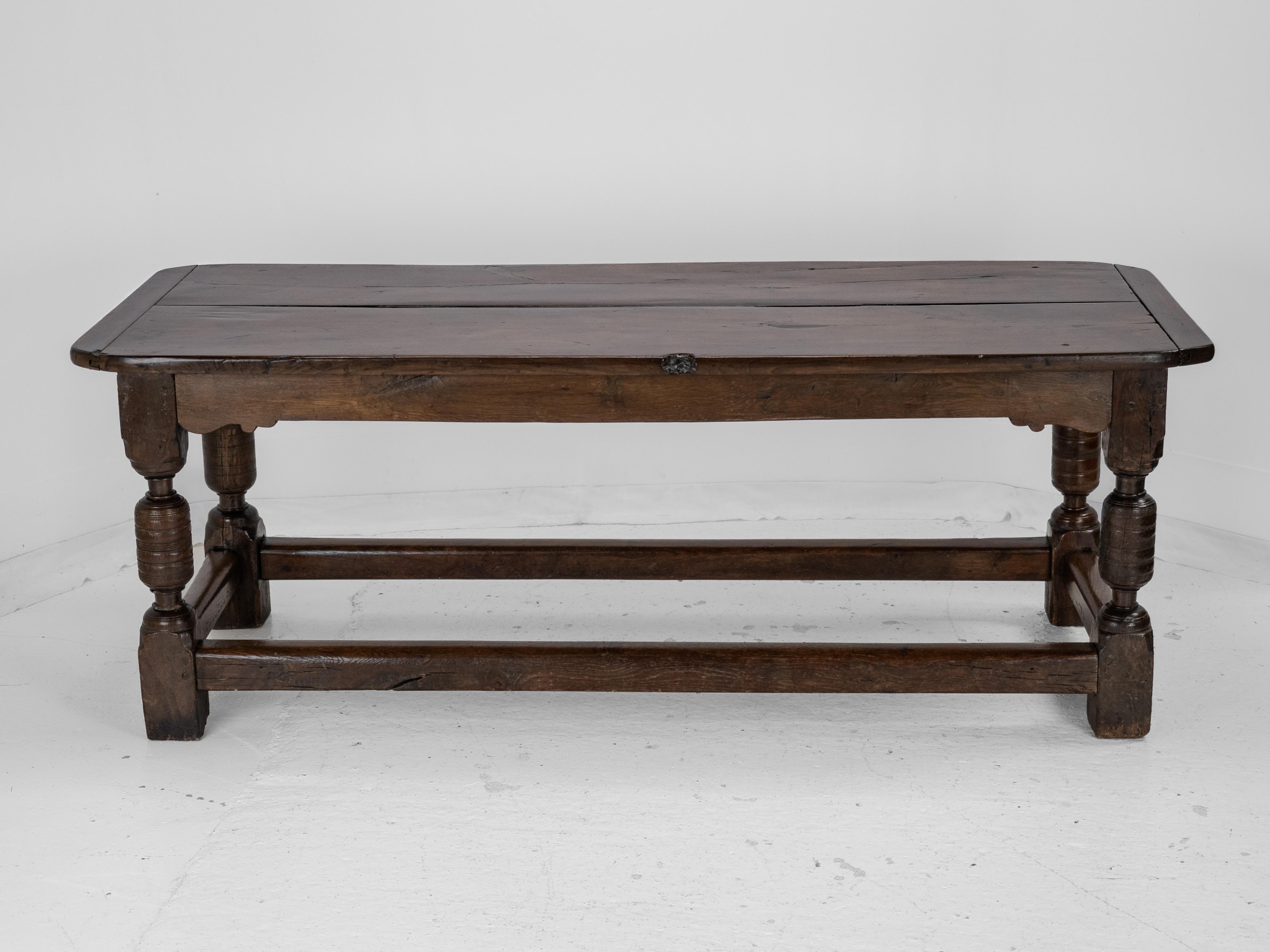 17th Century & Later Oak Refectory Dining Table – Country Farmhouse Kitchen en vente 1