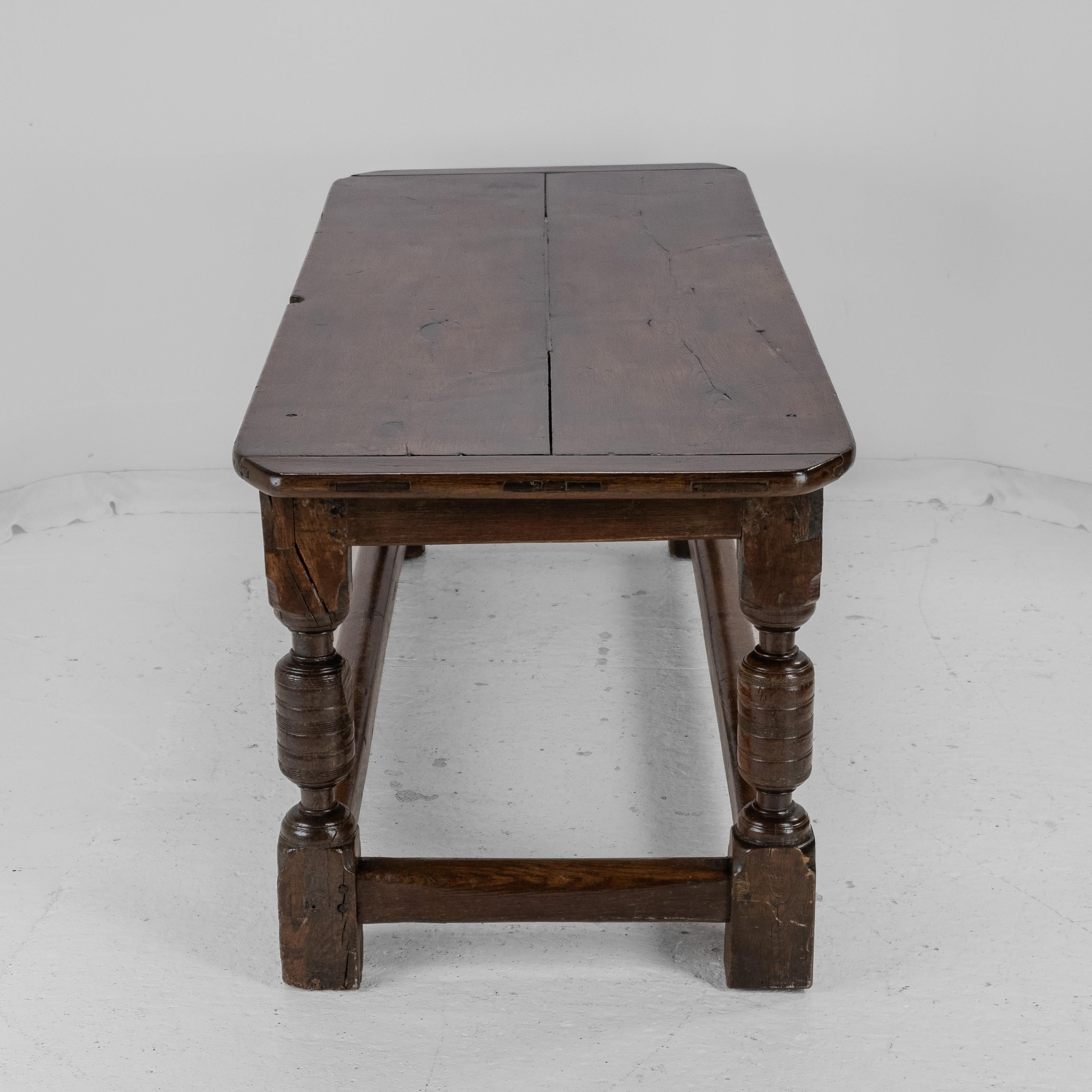 Anglais 17th Century & Later Oak Refectory Dining Table – Country Farmhouse Kitchen en vente