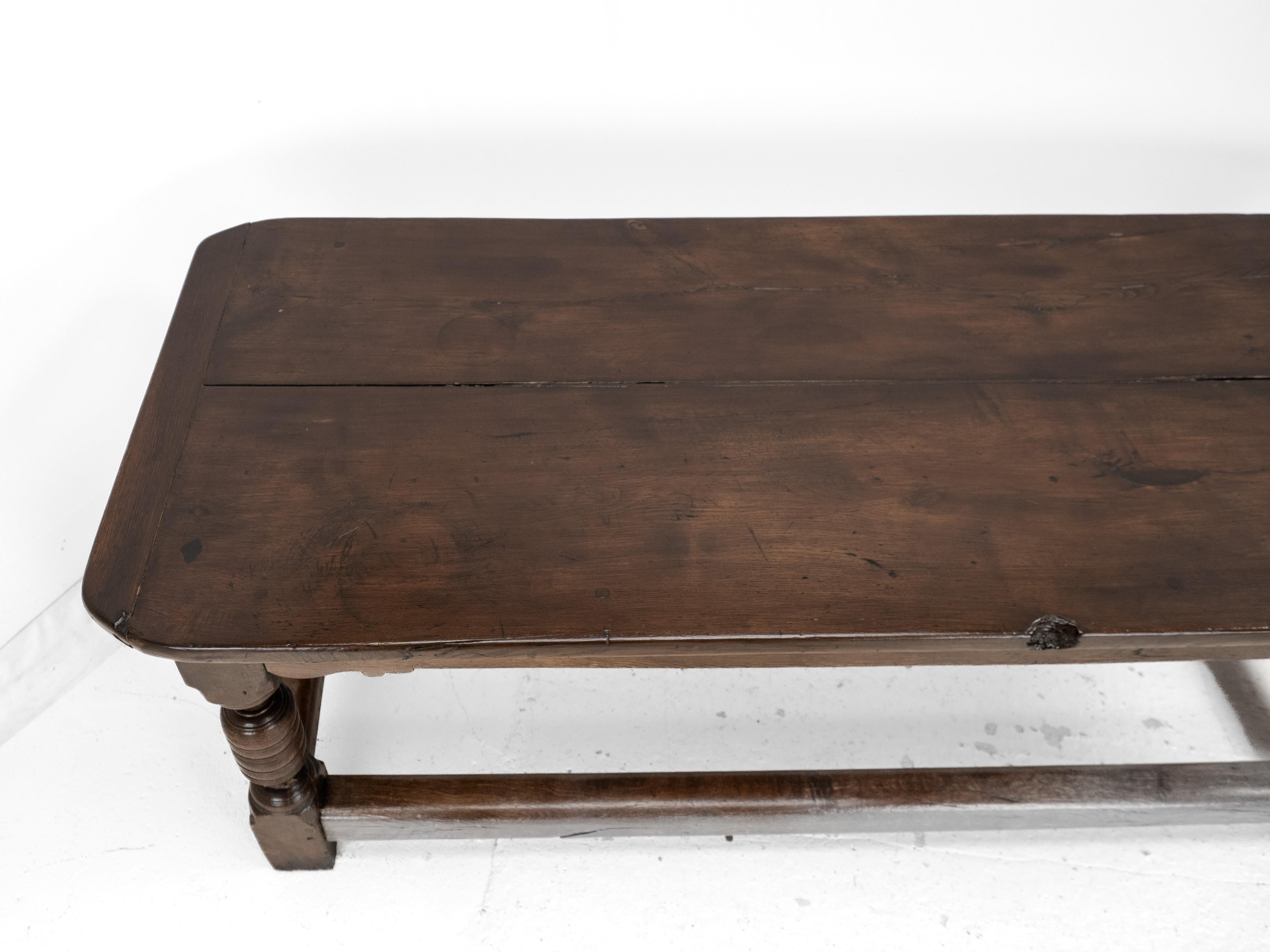 17th Century and Later Oak Refectory Dining Table in vendita 2