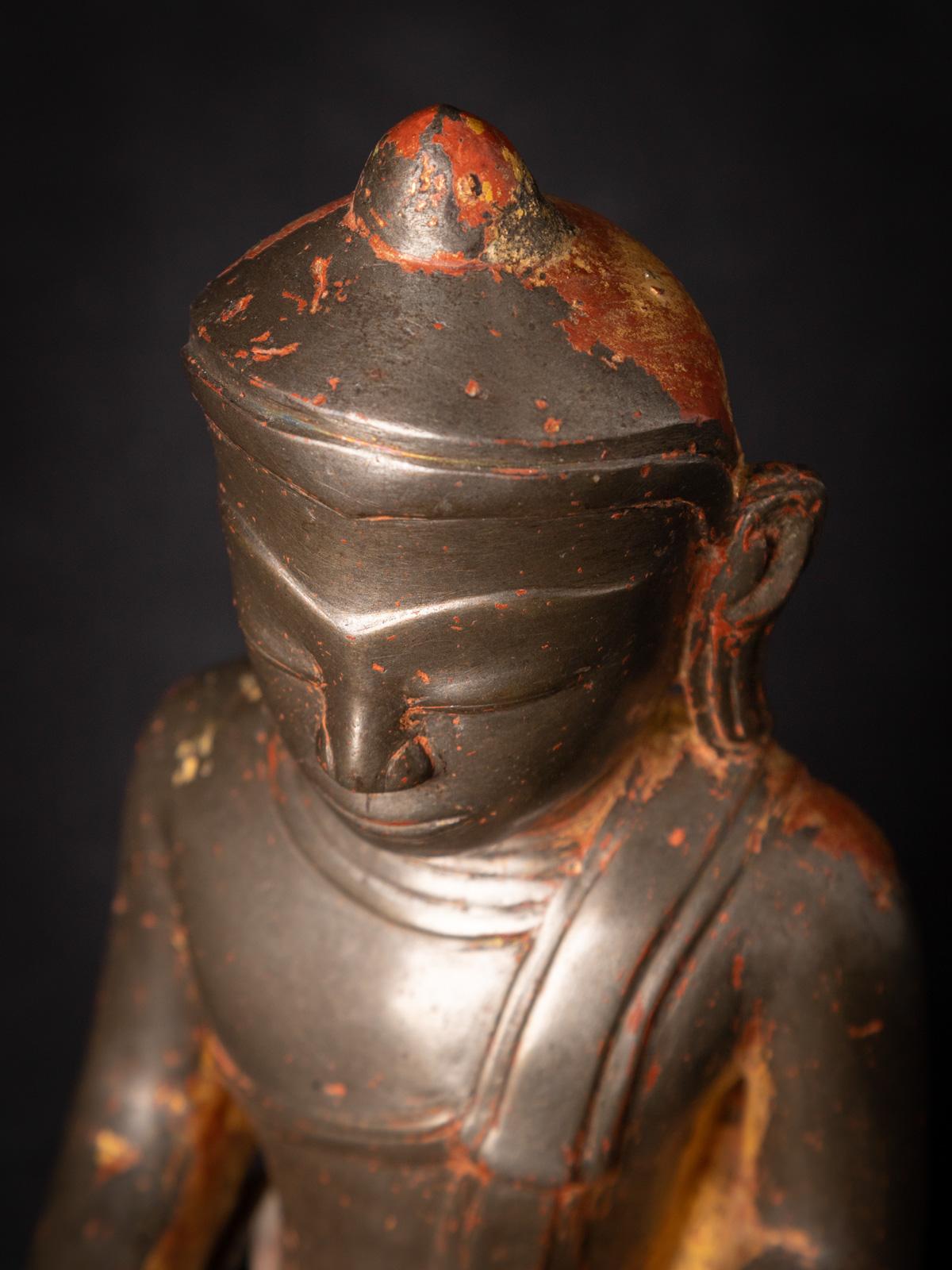 Statue de Bouddha birman en bronze ancien du 17e siècle - période Ava de Birmanie en vente 7