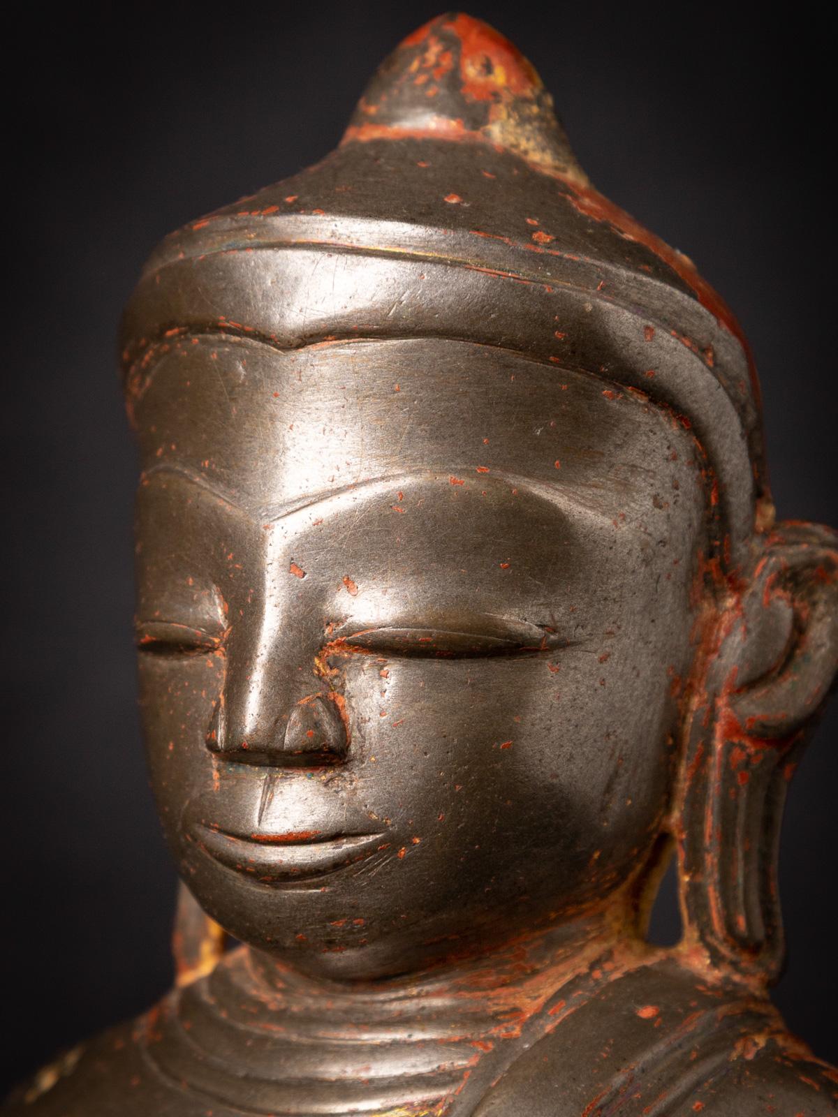 Statue de Bouddha birman en bronze ancien du 17e siècle - période Ava de Birmanie en vente 8