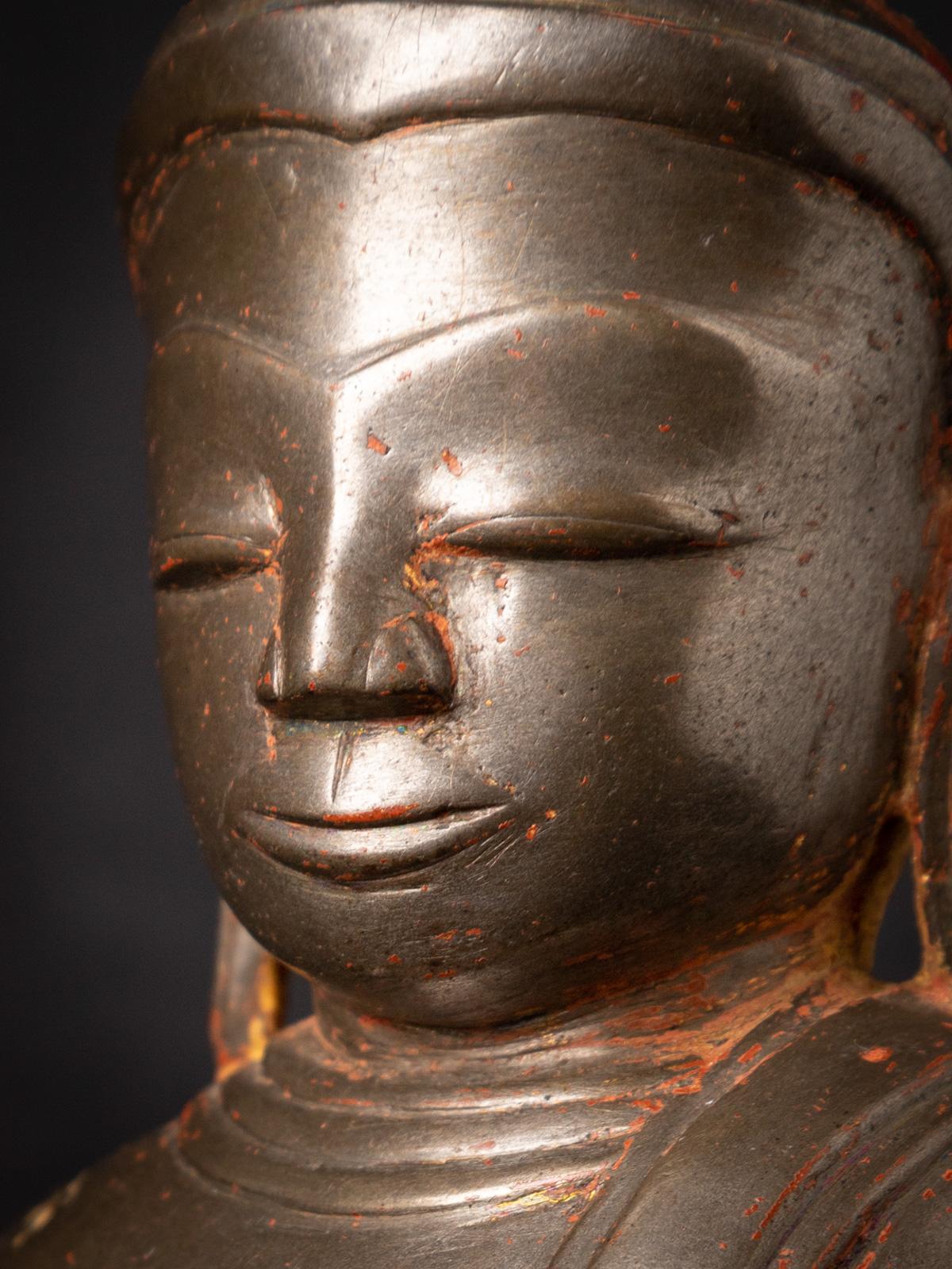 Statue de Bouddha birman en bronze ancien du 17e siècle - période Ava de Birmanie en vente 9
