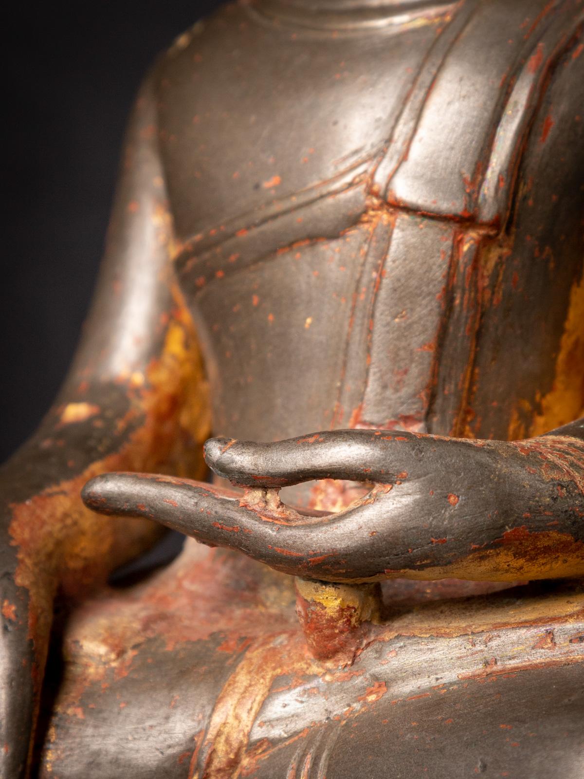 Statue de Bouddha birman en bronze ancien du 17e siècle - période Ava de Birmanie en vente 10