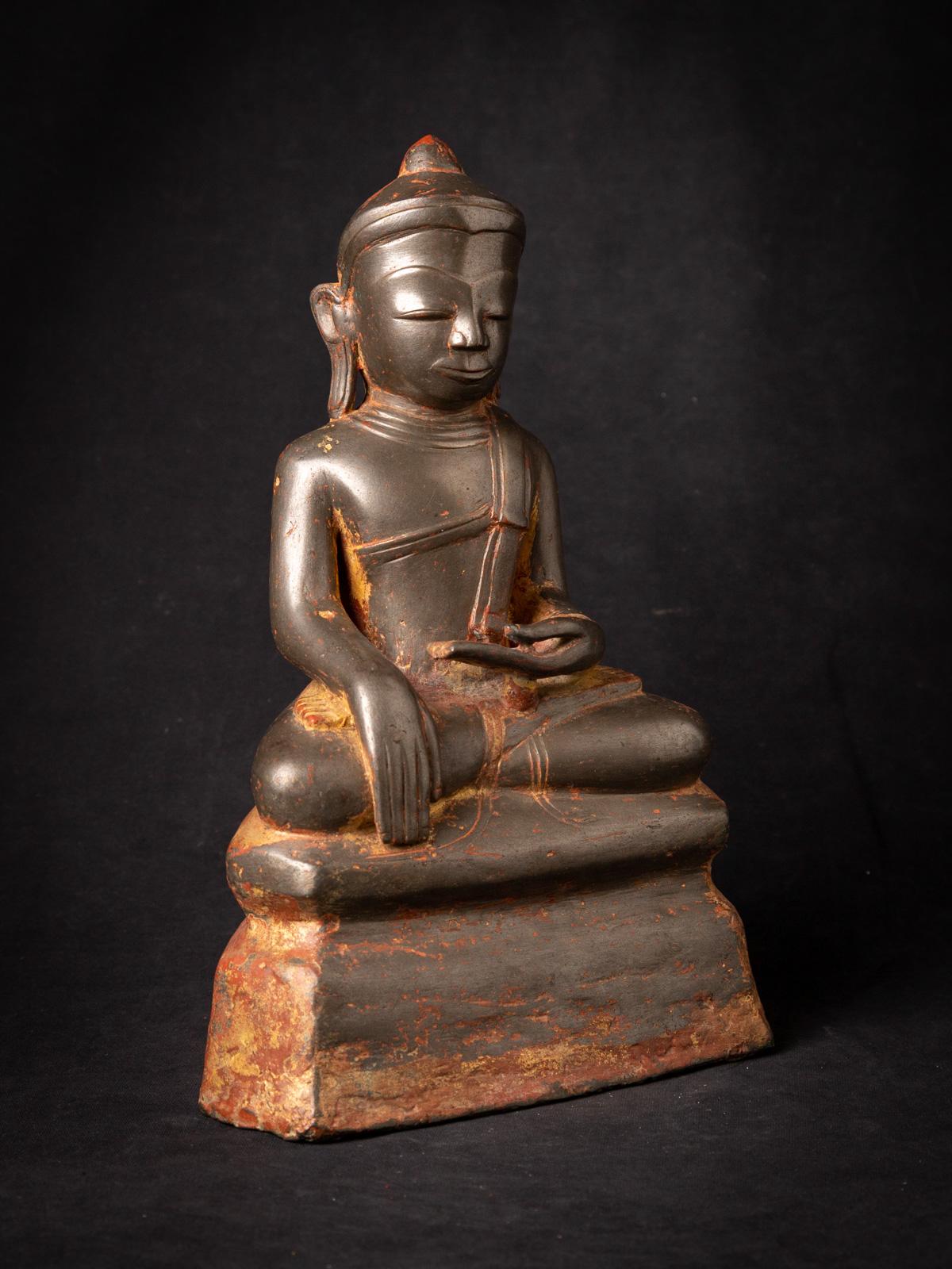 Bronze Statue de Bouddha birman en bronze ancien du 17e siècle - période Ava de Birmanie en vente