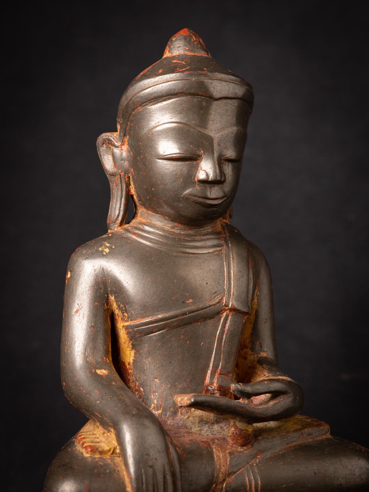 Statue de Bouddha birman en bronze ancien du 17e siècle - période Ava de Birmanie en vente 1