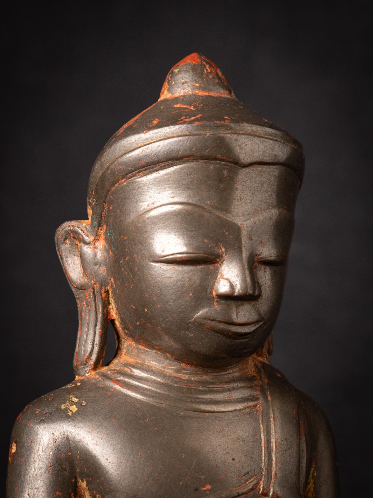 Statue de Bouddha birman en bronze ancien du 17e siècle - période Ava de Birmanie en vente 2
