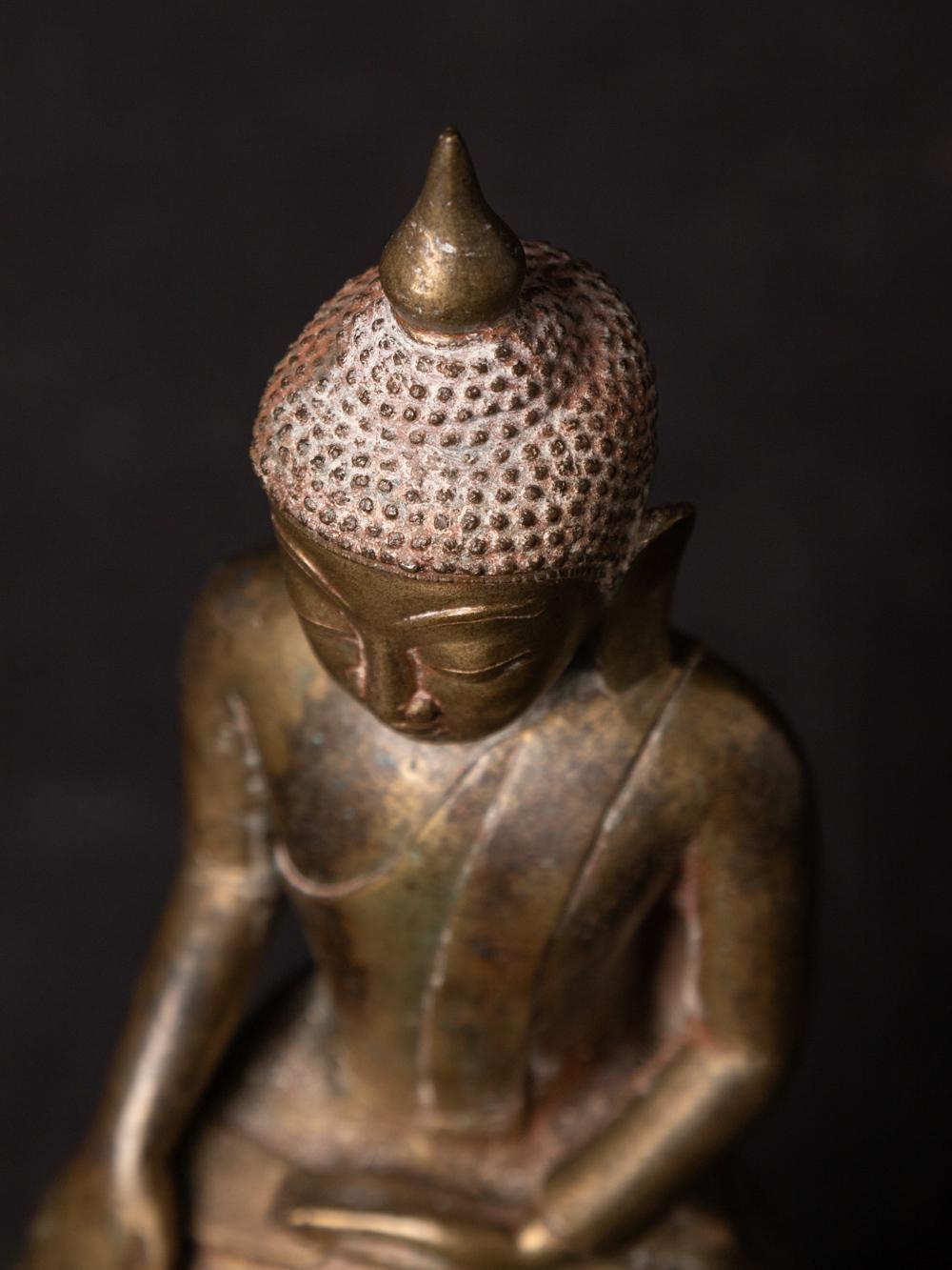 17th century Antique bronze Burmese Buddha statue from Burma For Sale 5