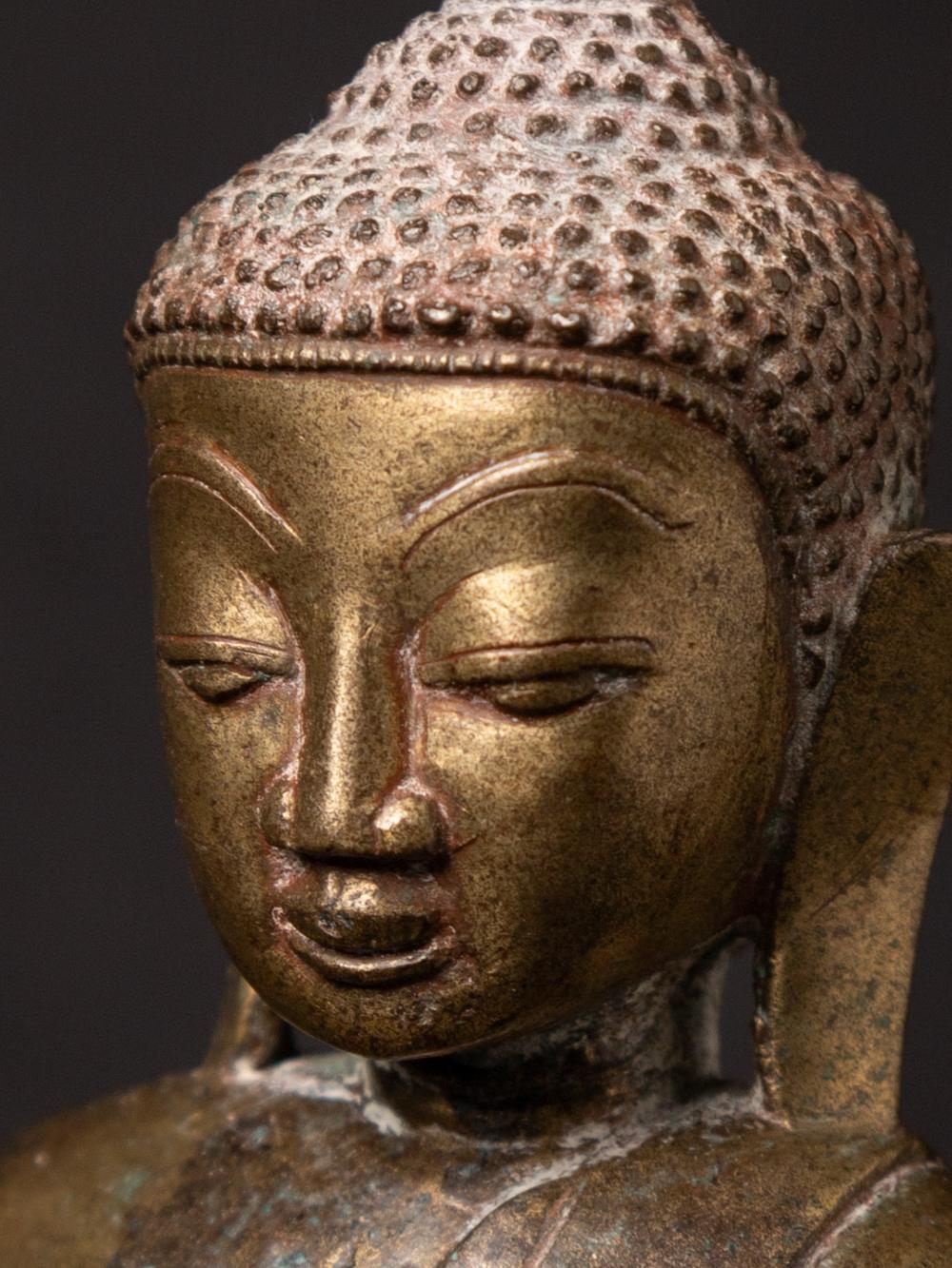 17th century Antique bronze Burmese Buddha statue from Burma For Sale 6
