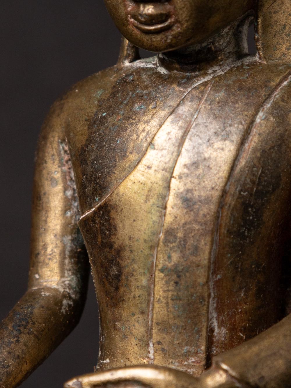 17th century Antique bronze Burmese Buddha statue from Burma For Sale 7