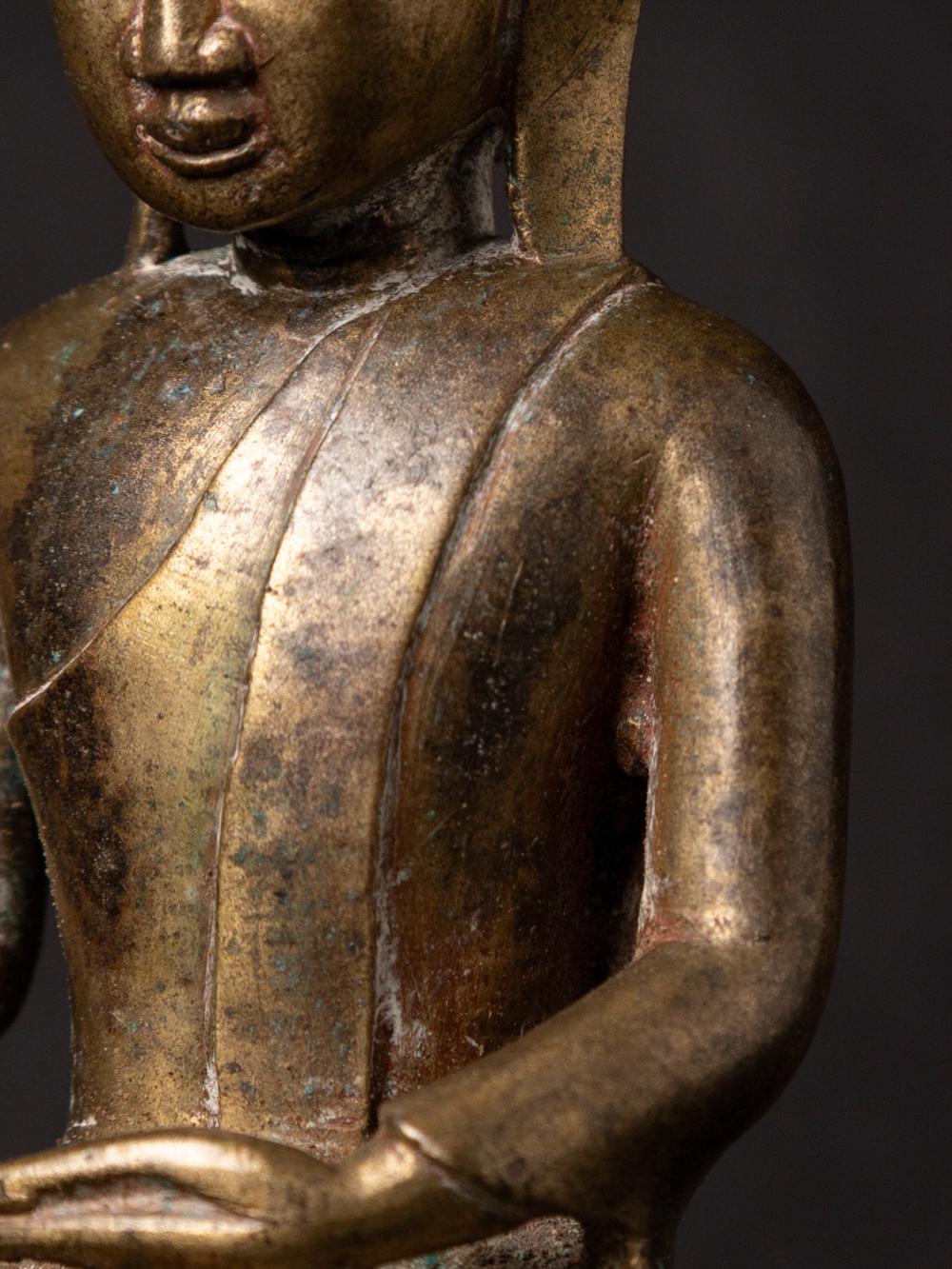 17th century Antique bronze Burmese Buddha statue from Burma For Sale 8