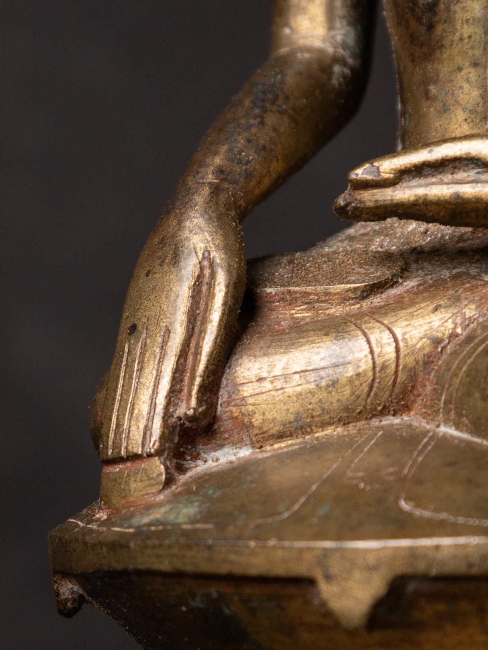 17th century Antique bronze Burmese Buddha statue from Burma For Sale 10
