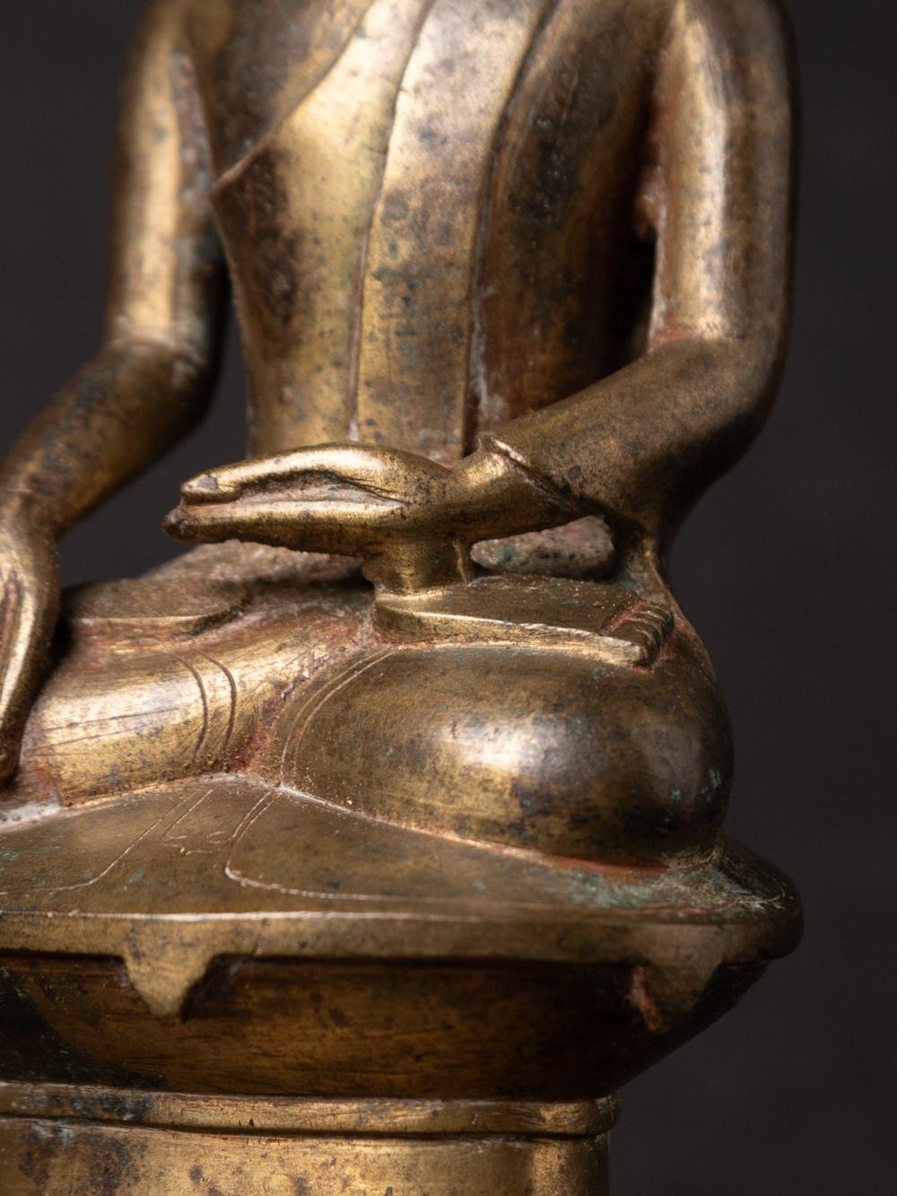 17th century Antique bronze Burmese Buddha statue from Burma For Sale 11