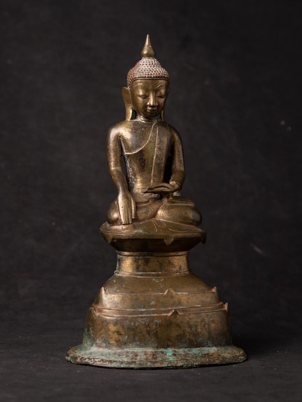 This antique bronze Buddha statue is a truly unique and special collectible piece. Standing at 25.4 cm high, 14.2 cm wide and 10.4 cm deep, it is made of bronze and it weighs 1.53 kgs. The intricate details on the statue are with traces of 24 krt
