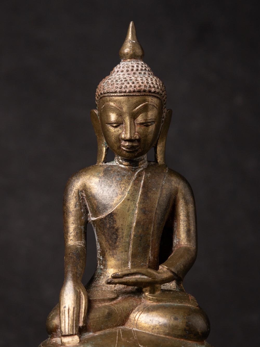 Bronze 17th century Antique bronze Burmese Buddha statue from Burma For Sale