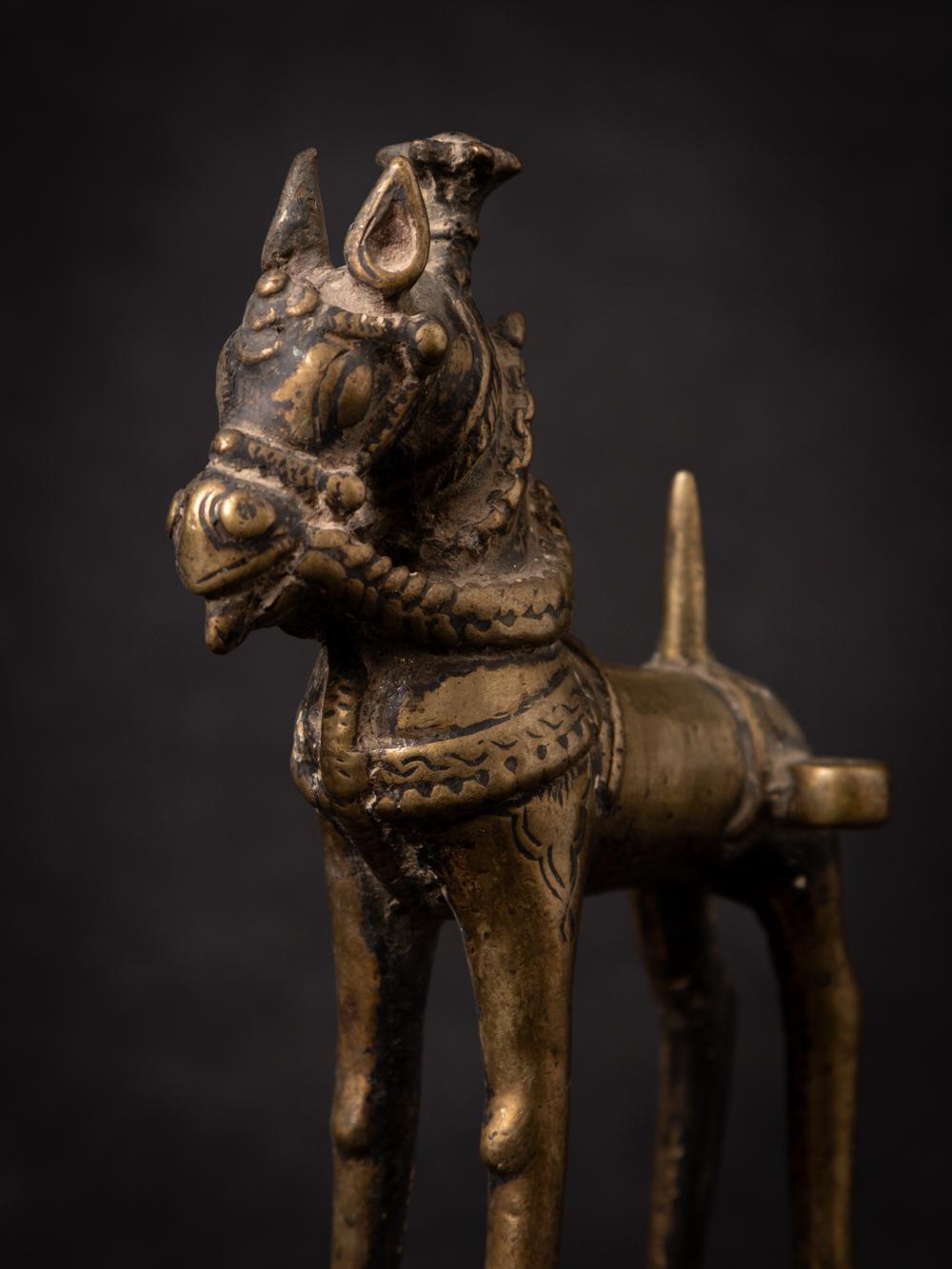 17th century Antique bronze Indian horse statue from India For Sale 6