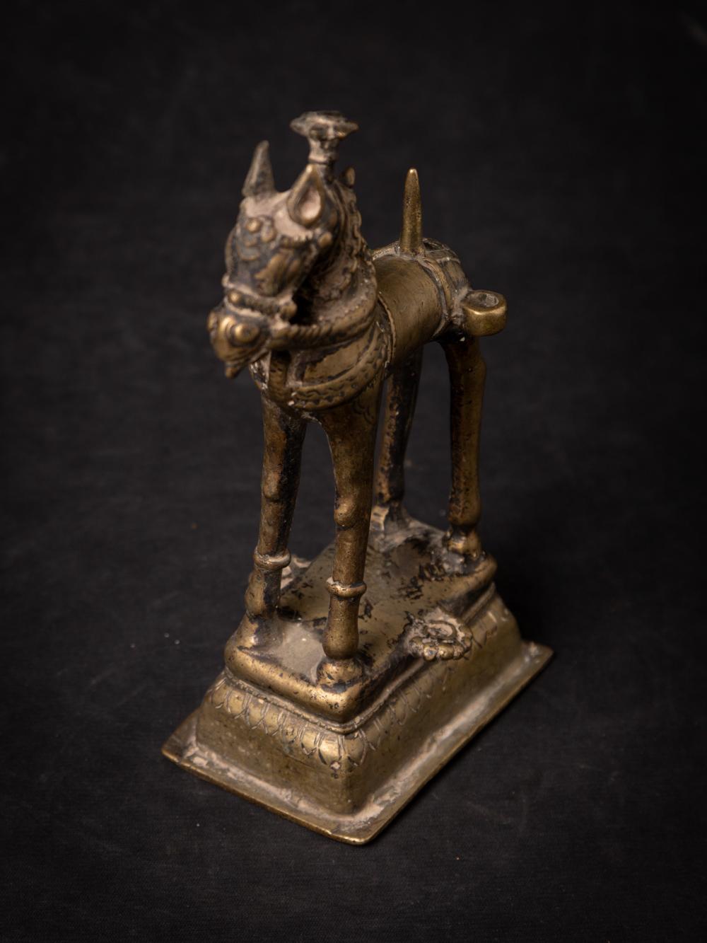 17th century Antique bronze Indian horse statue from India For Sale 8