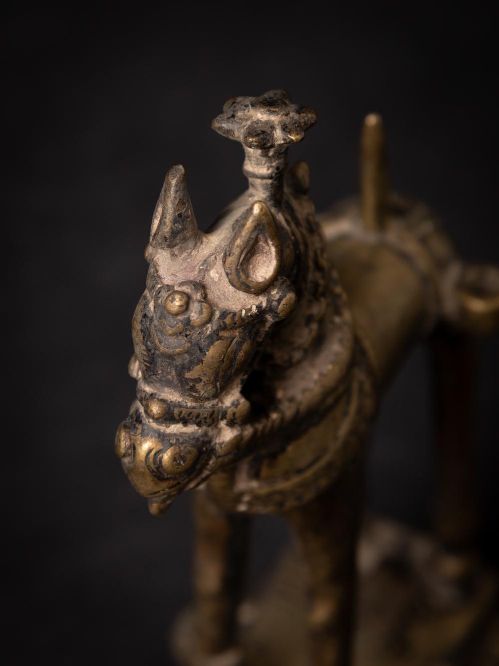 17th century Antique bronze Indian horse statue from India For Sale 9
