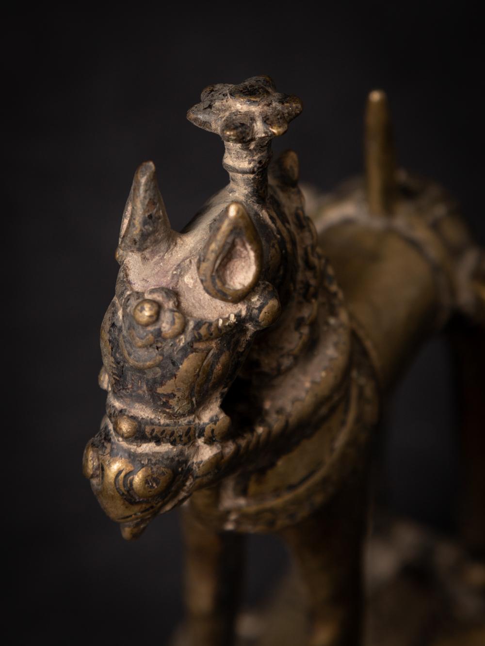 17th century Antique bronze Indian horse statue from India For Sale 10