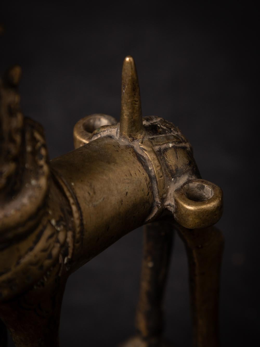 17th century Antique bronze Indian horse statue from India For Sale 11