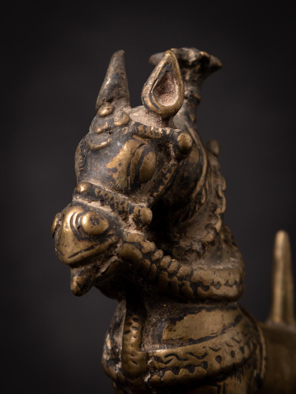 17th century Antique bronze Indian horse statue from India For Sale 12